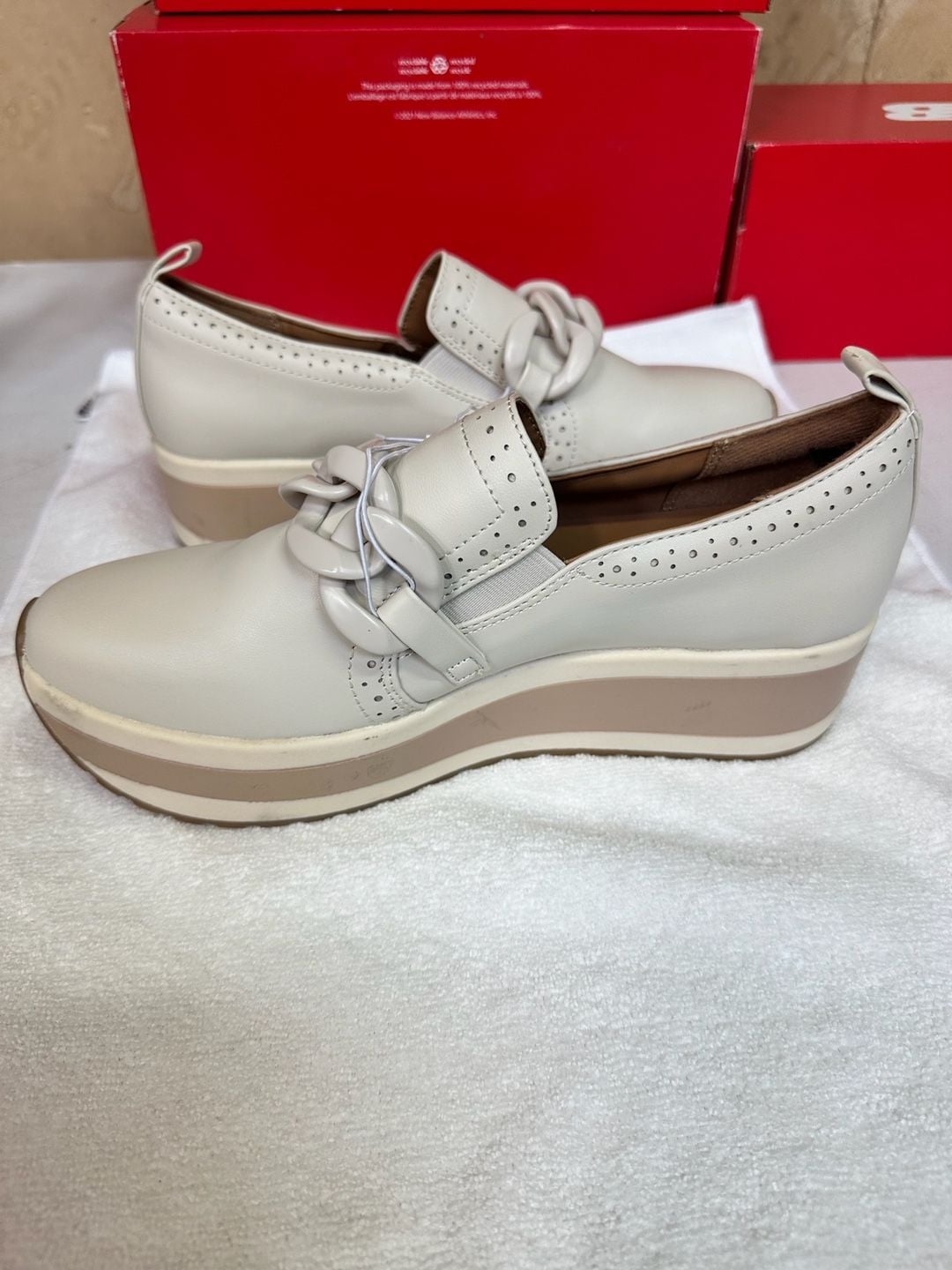 Mad Love Chain Platform Loafers Cream Beige size 9 7