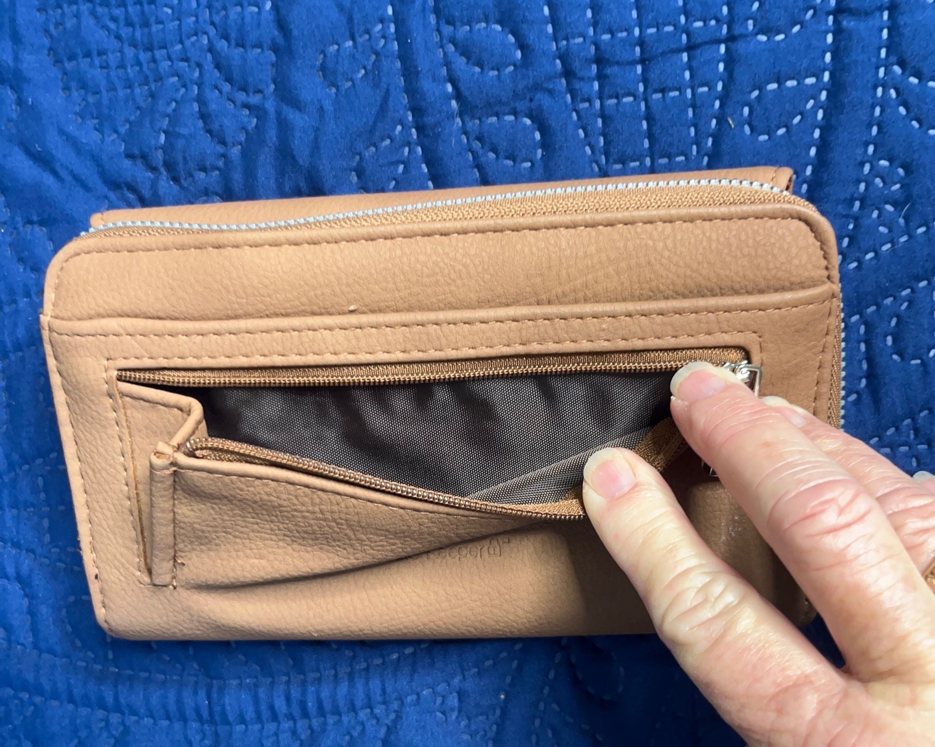 Organizer Wallet Tan 4