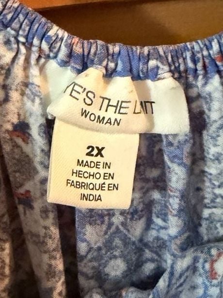 Woman Top Size 2X Blue Floral Blouse
3