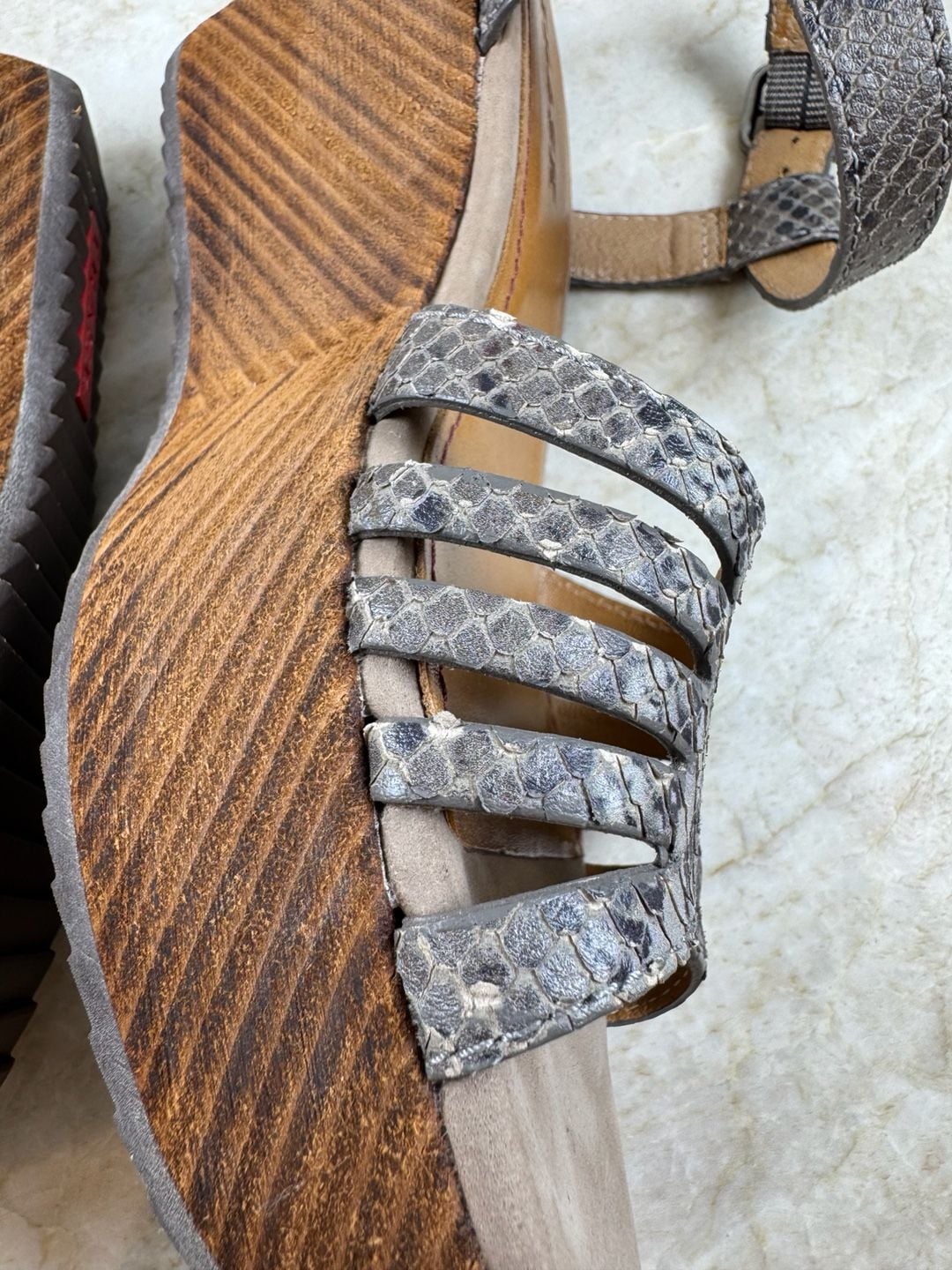Trask Women’s Gray Snake Print Strappy Platform Wedge Sandals Size 8.5 M 8