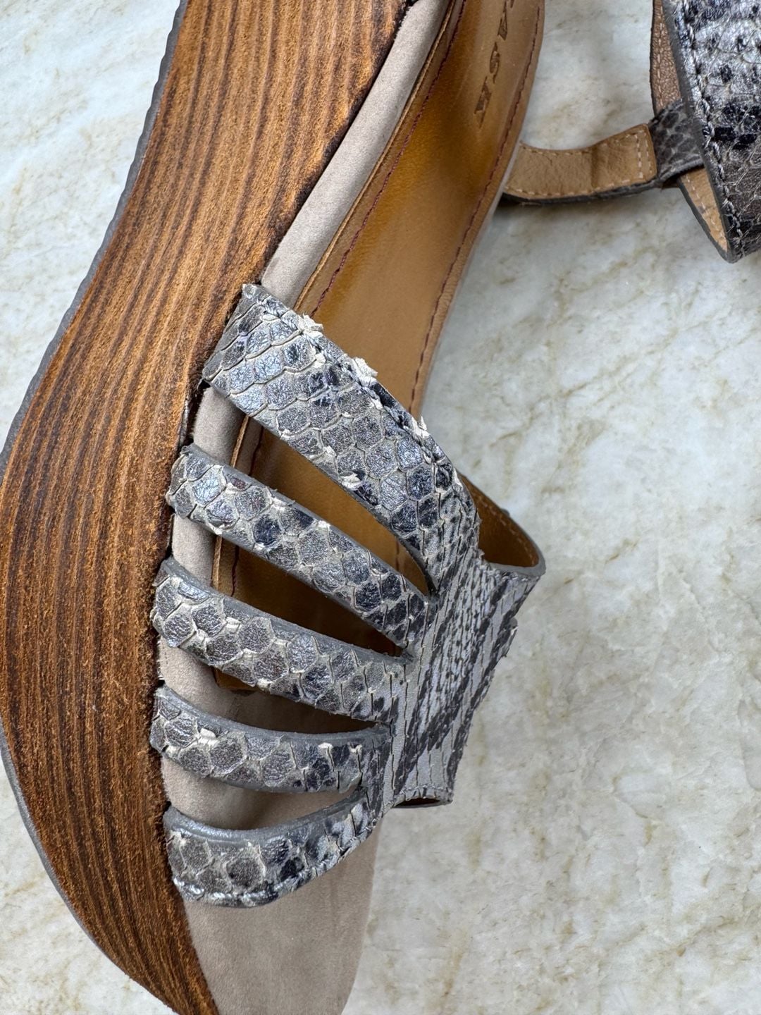 Trask Women’s Gray Snake Print Strappy Platform Wedge Sandals Size 8.5 M 11