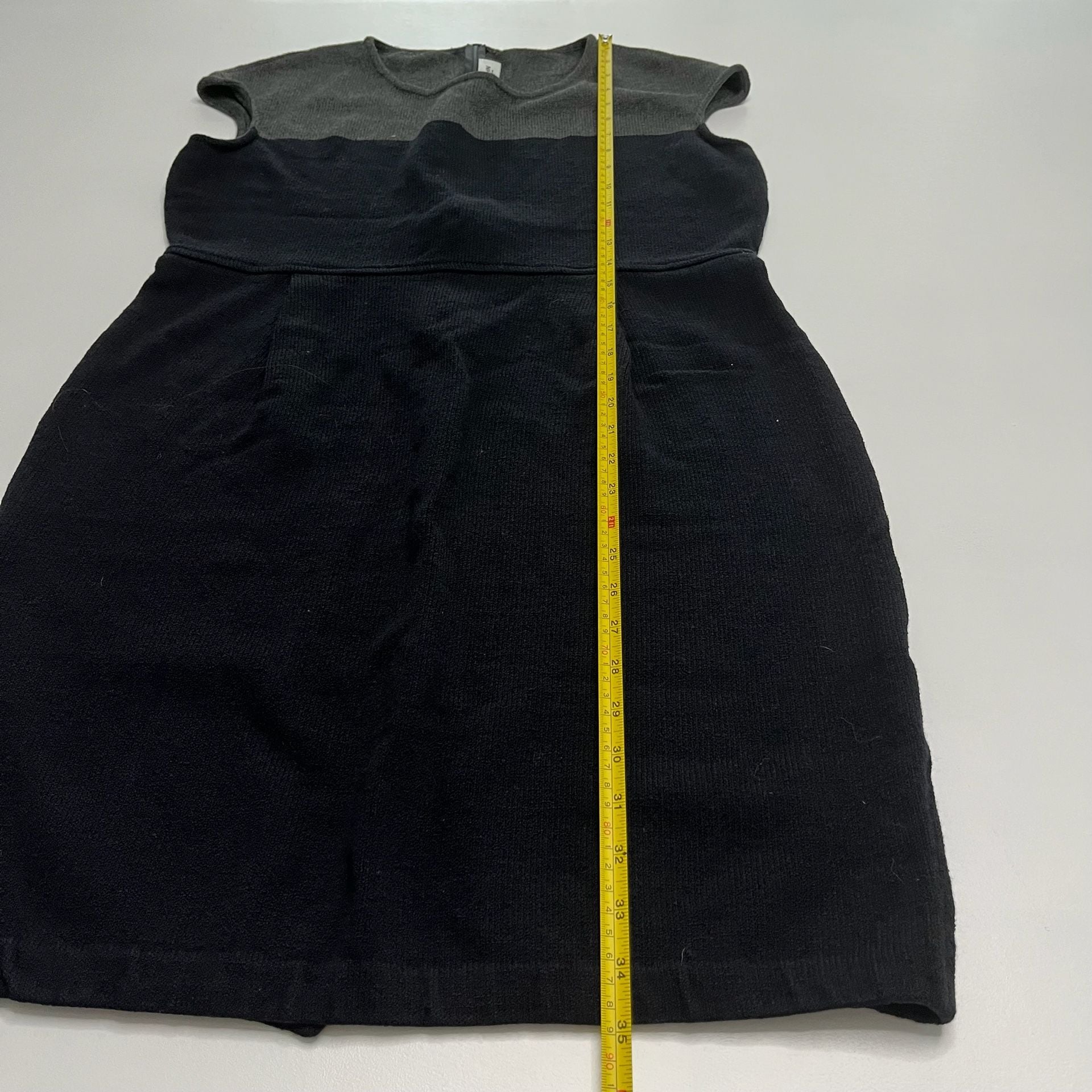 St. John Knit Dress Size 10 Black And Gray Santana Knit Cap Sleeve 7