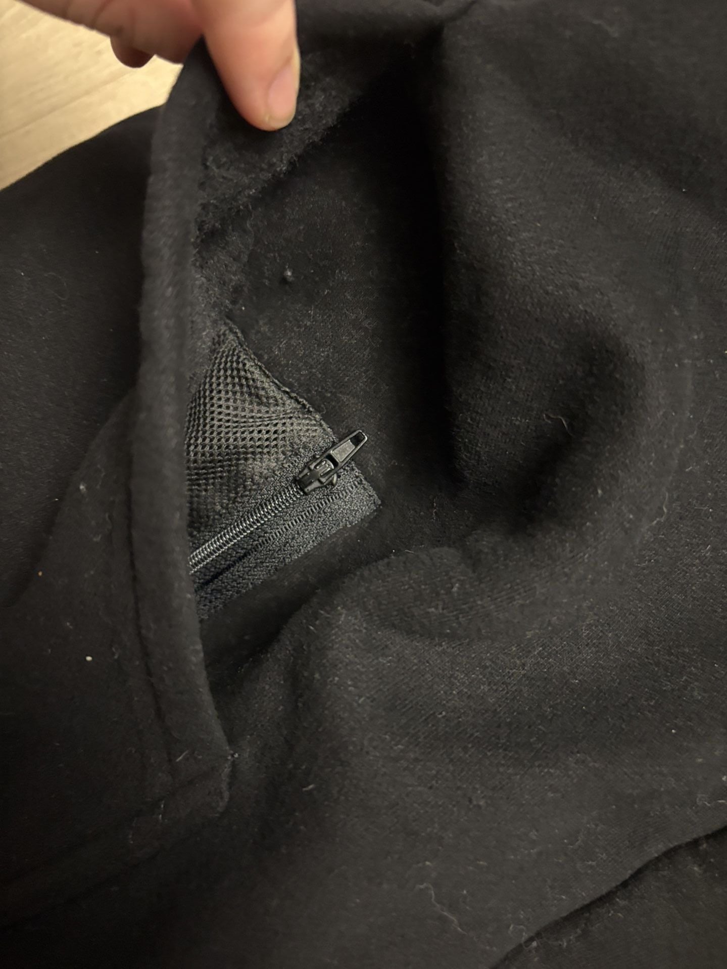Comfrt Travel Essentials Hoodie Unisex Size L Black Comfy Pockets 10