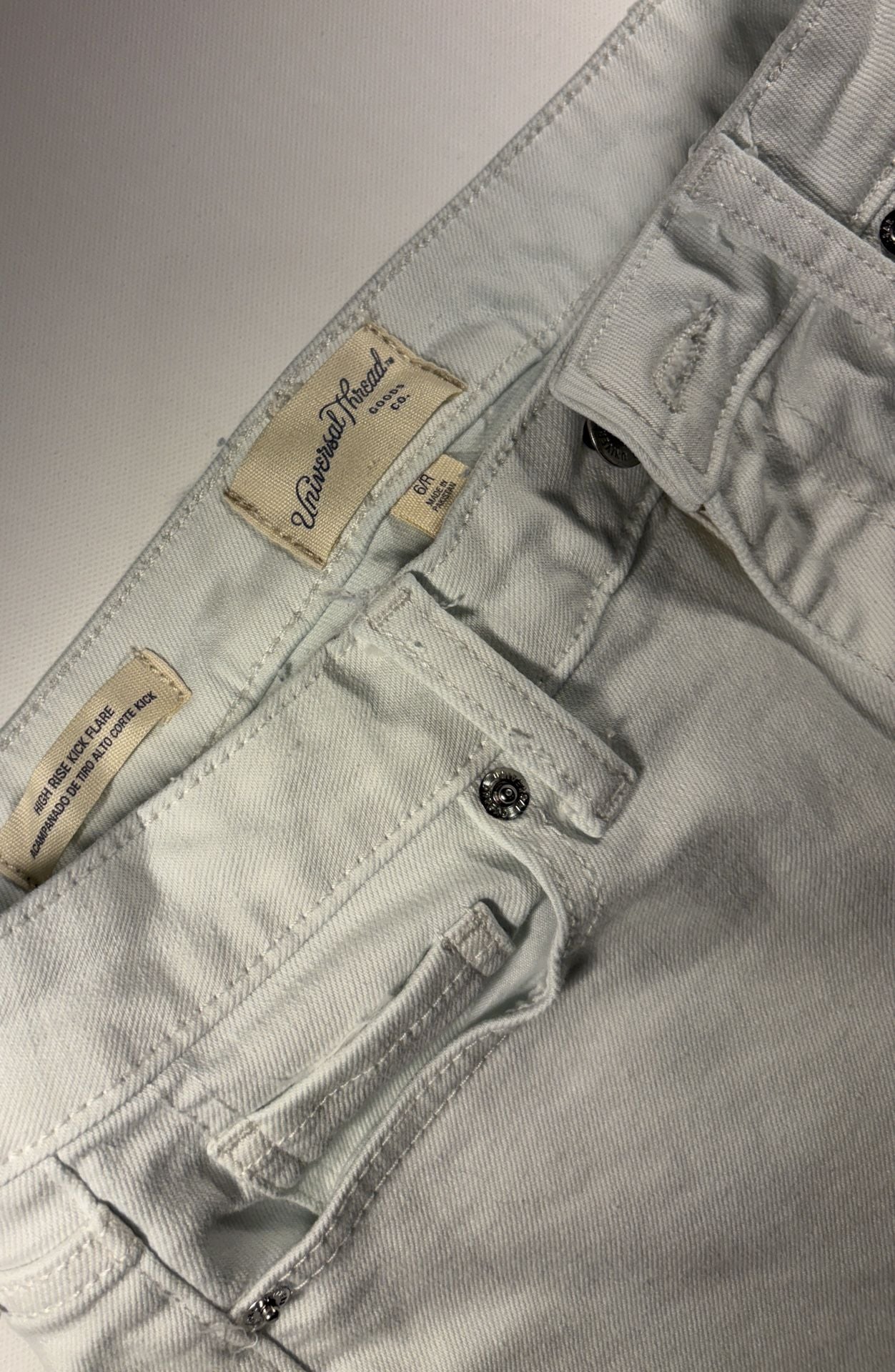 Universal Thread High Rise Kick Flare Size 6/R White Denim Jeans 3
