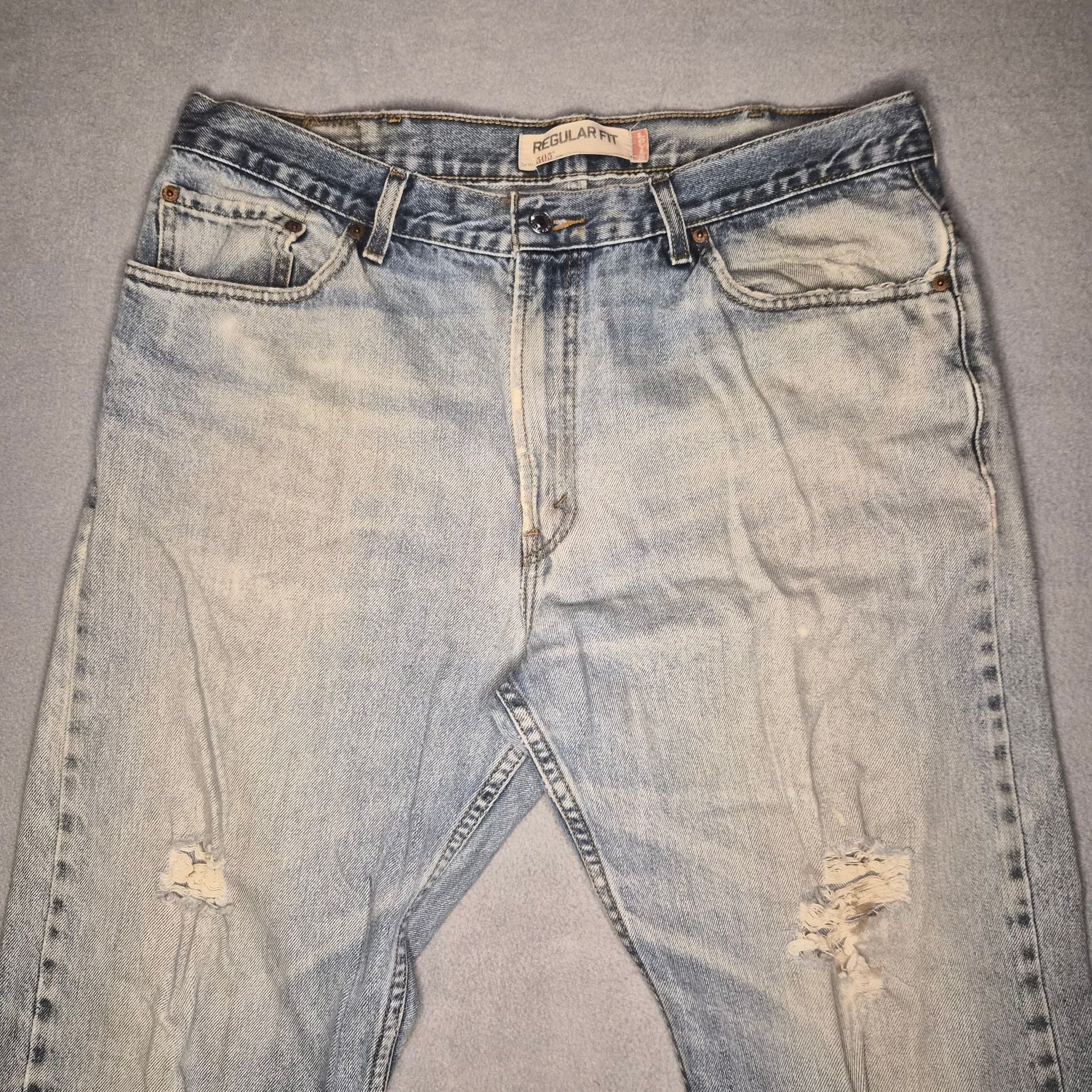 Vintage Levi's 505 Straight leg Jeans Light blue wash fading size mens 38x30 5