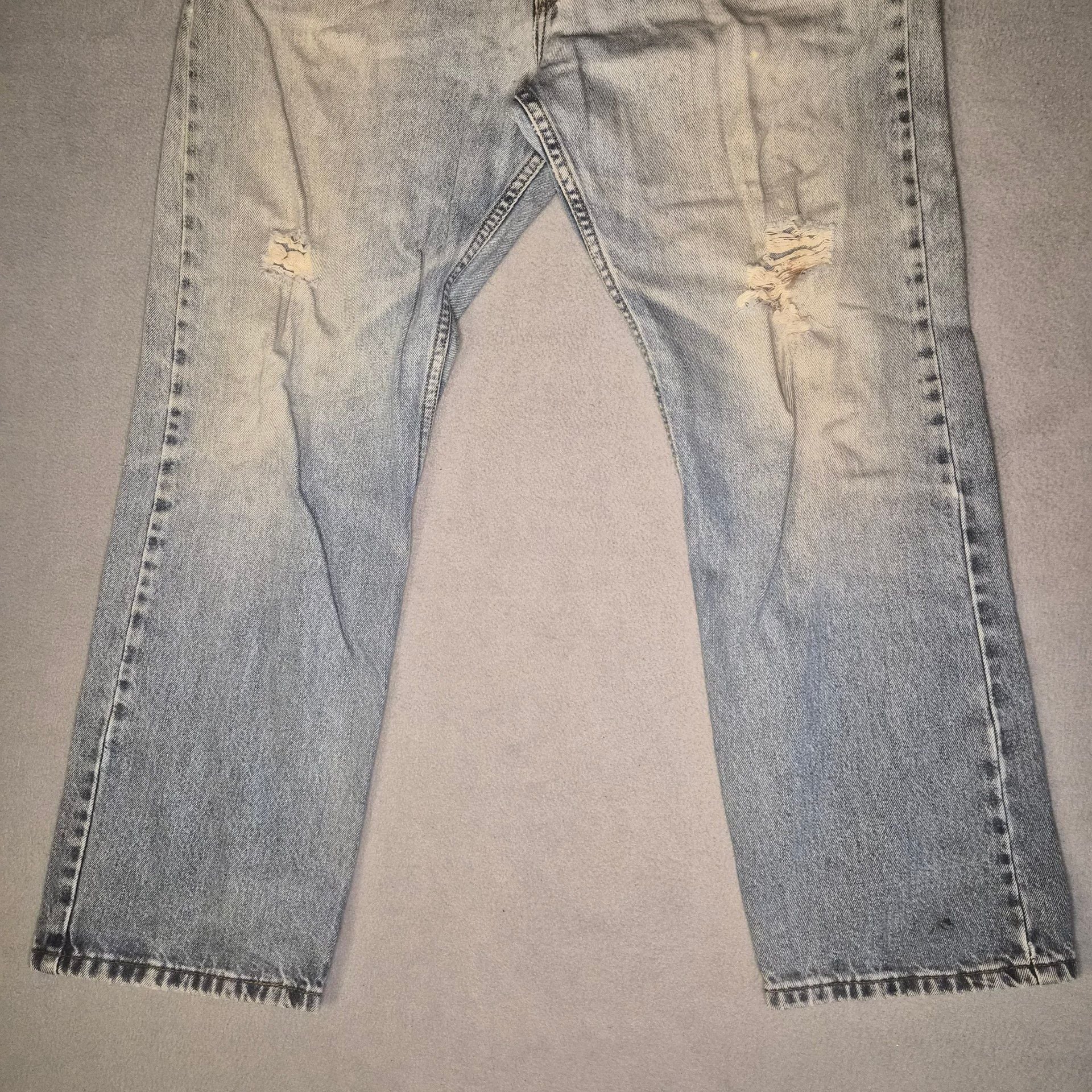 Vintage Levi's 505 Straight leg Jeans Light blue wash fading size mens 38x30 6