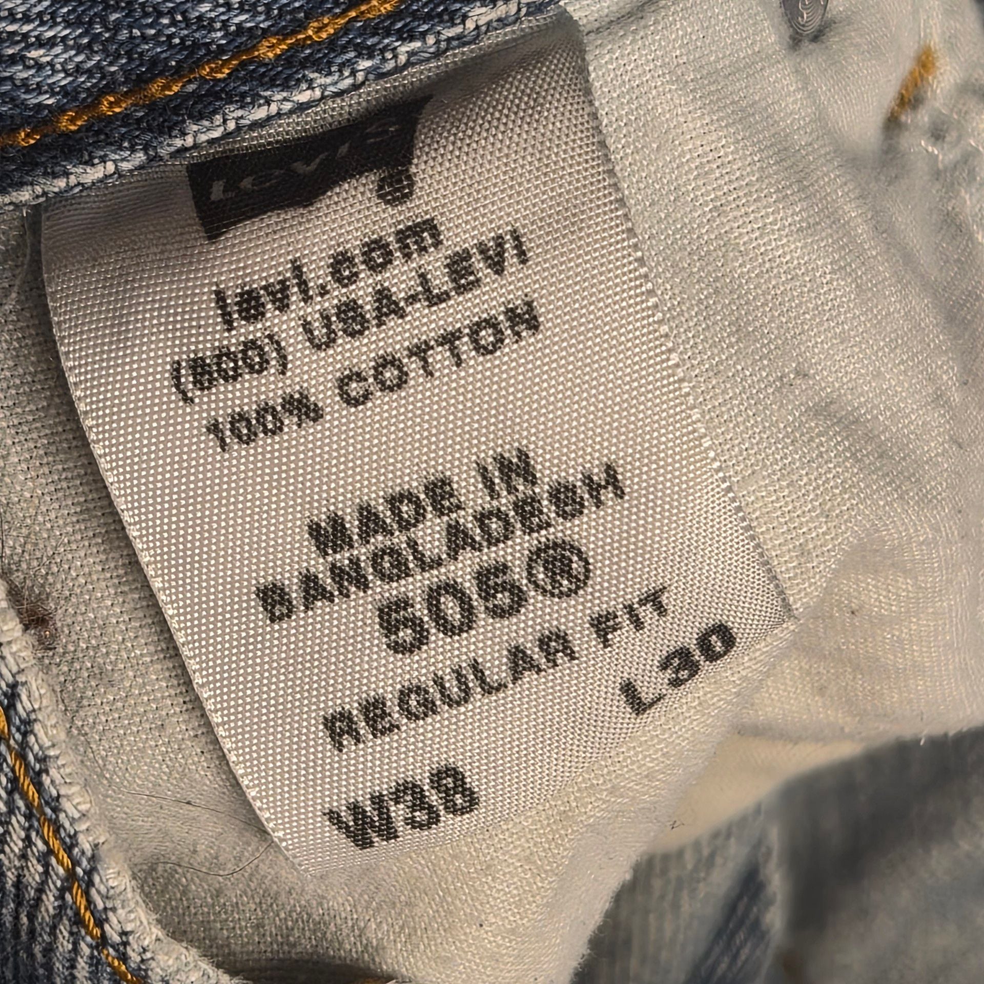 Vintage Levi's 505 Straight leg Jeans Light blue wash fading size mens 38x30 8