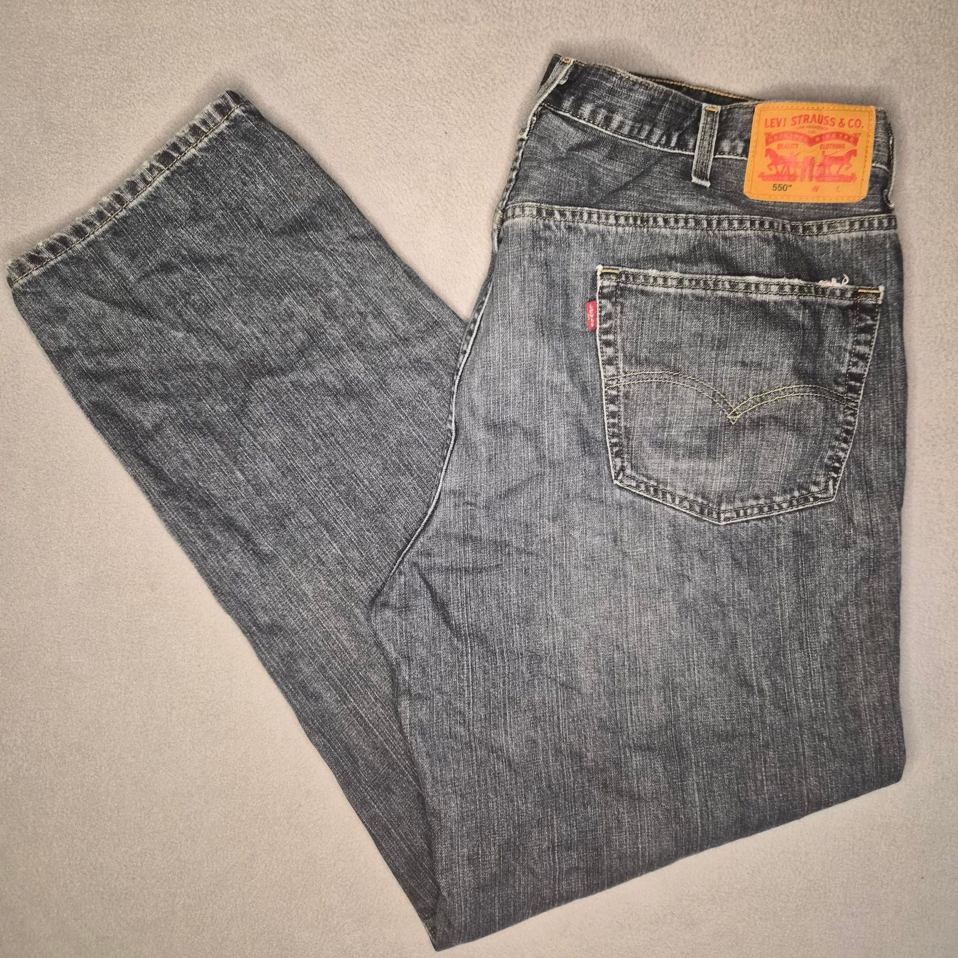 Levi's 550 Relaxed Fit straight leg Jeans Black wash Denim Size mens 44x34 2