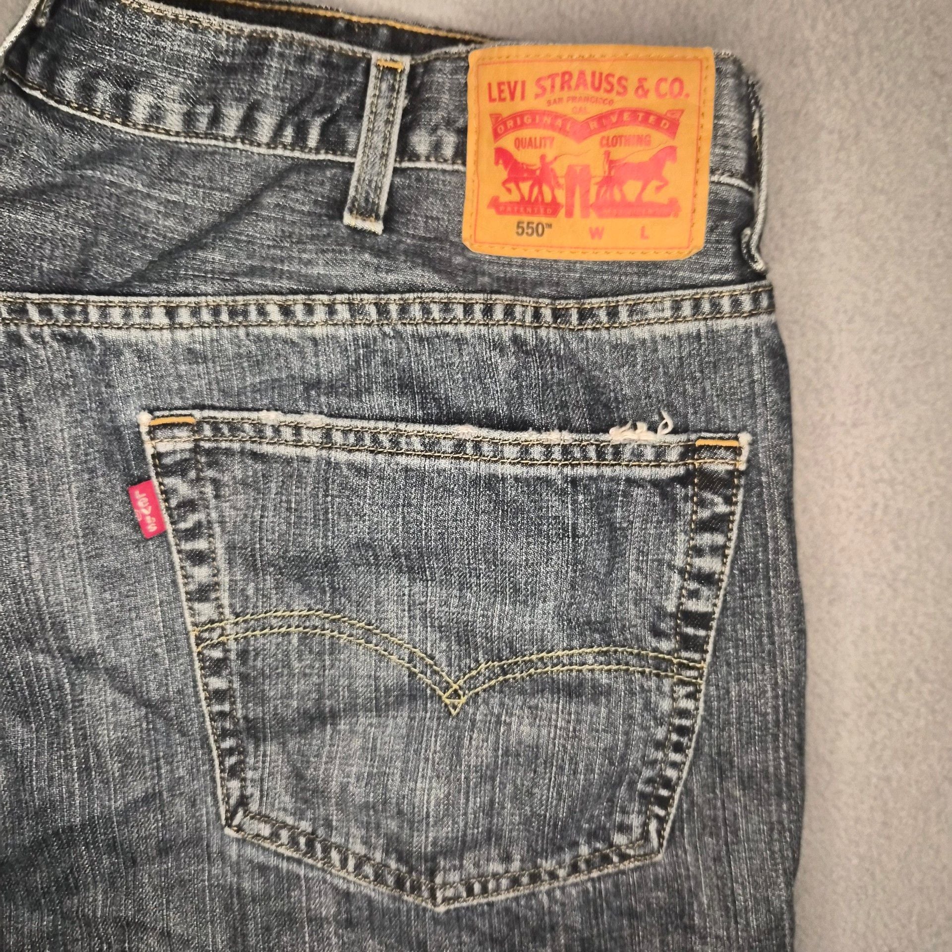 Levi's 550 Relaxed Fit straight leg Jeans Black wash Denim Size mens 44x34 3
