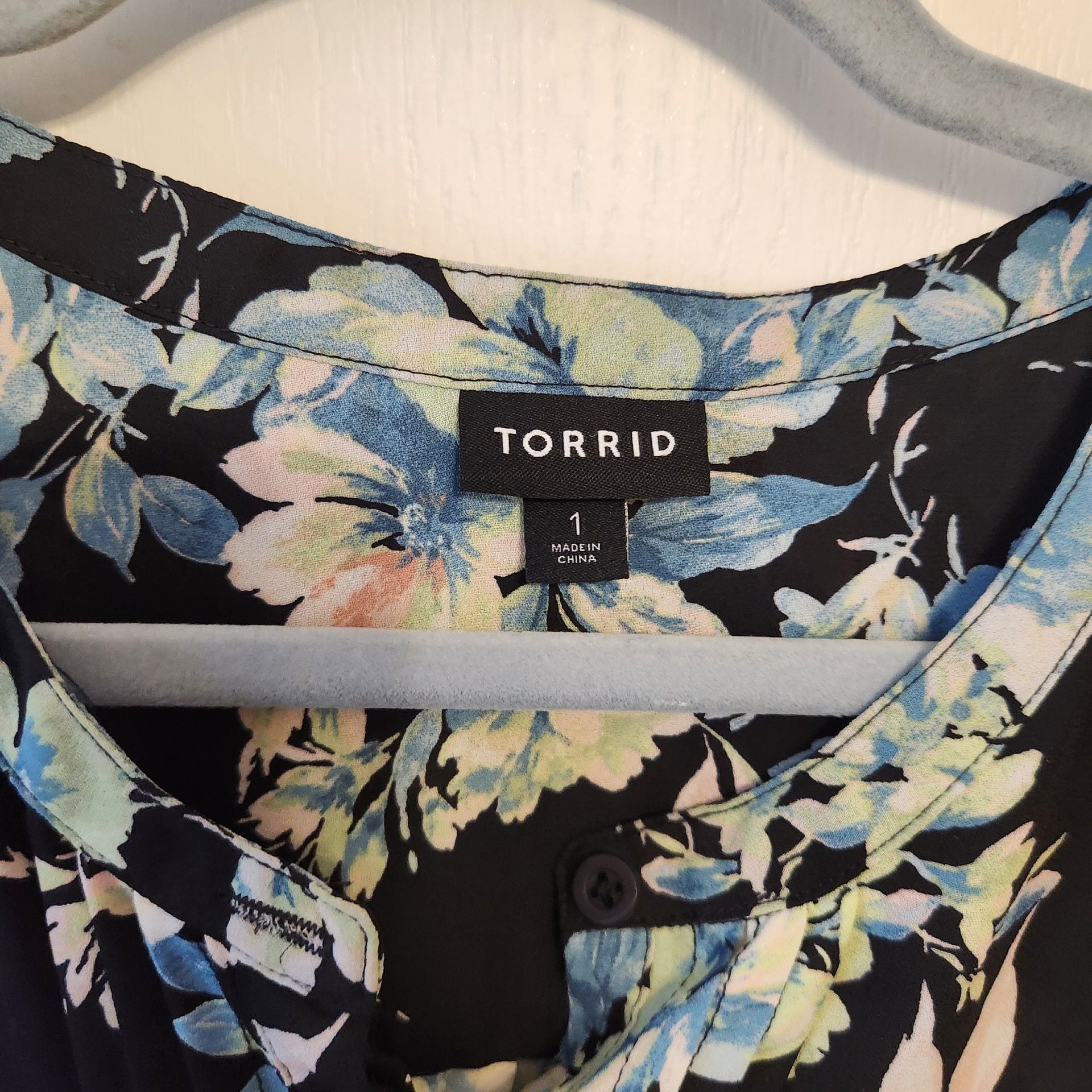 Torrid Georgette Pintuck Blouse Floral 4