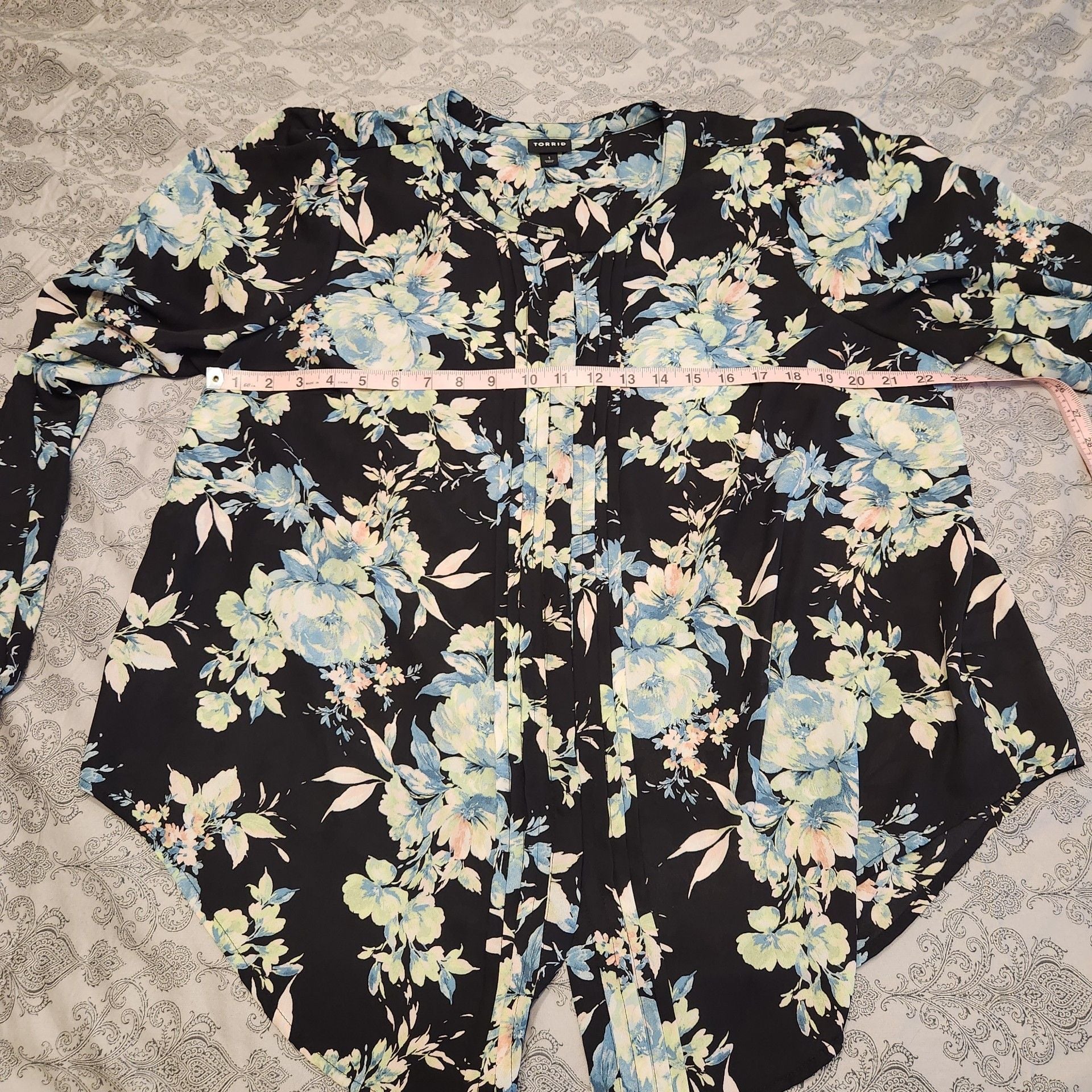 Torrid Georgette Pintuck Blouse Floral 9