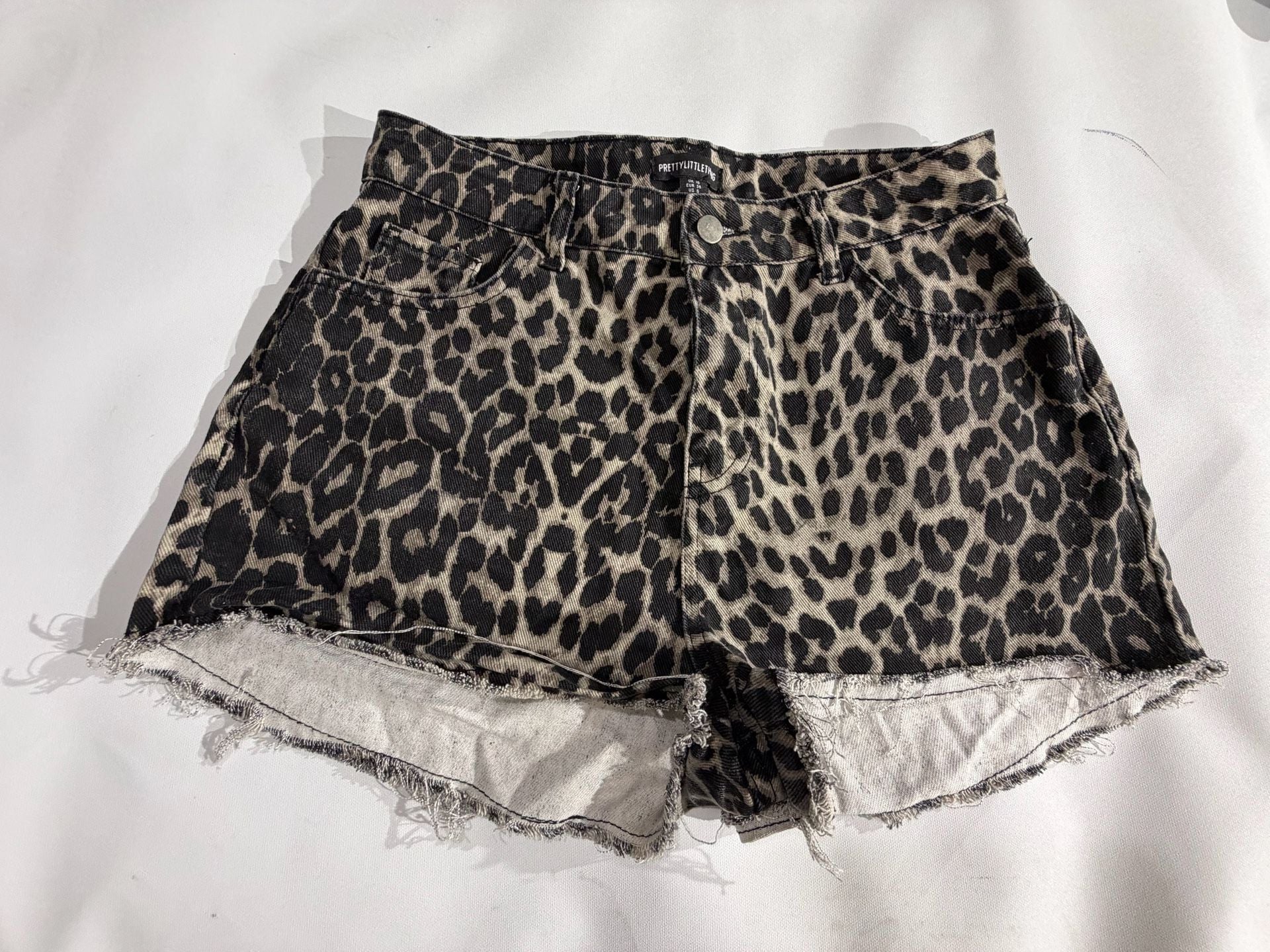 PrettyLittleThing Leopard Print Frayed Denim Skirt Size US 6 2