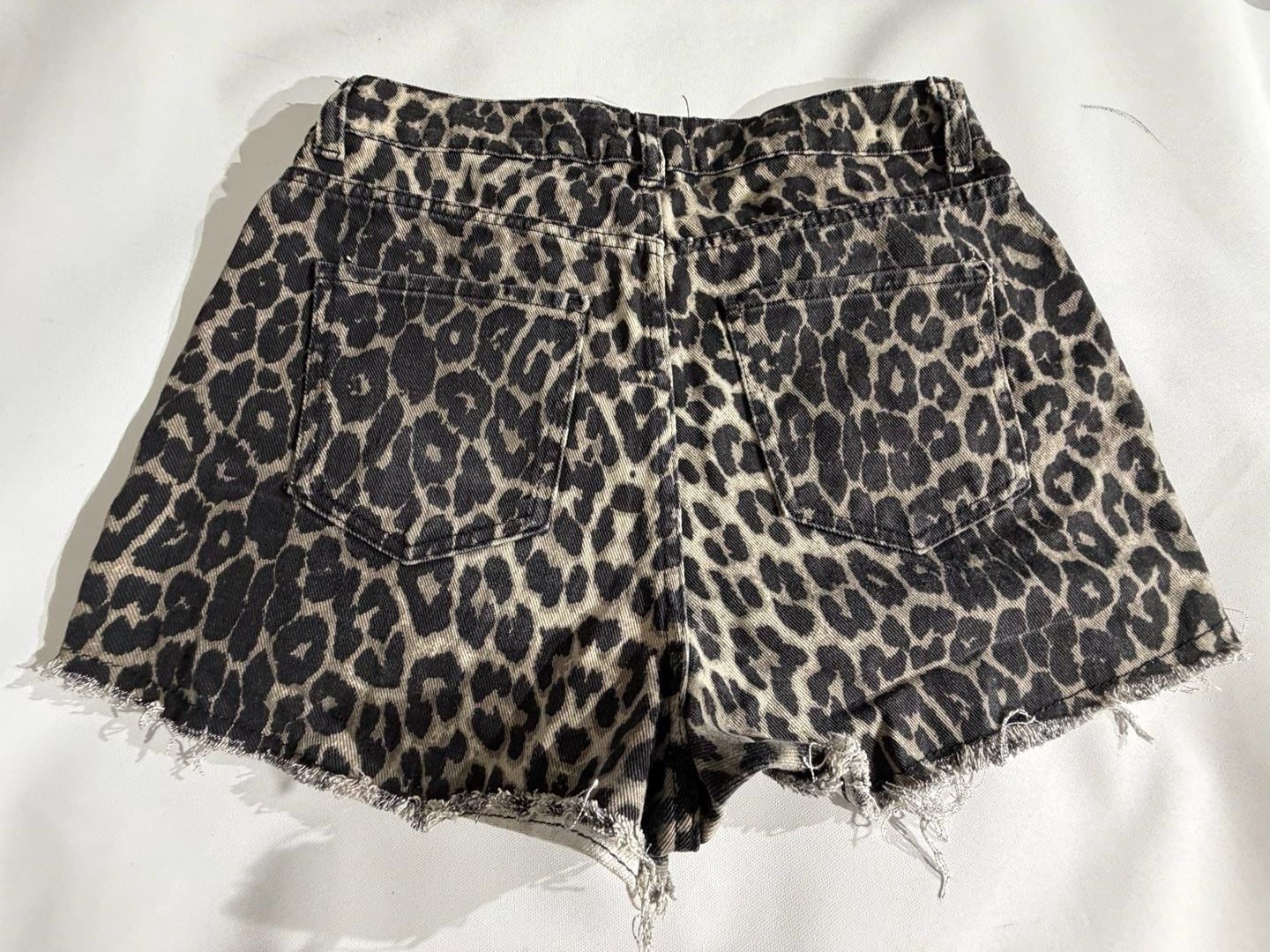 PrettyLittleThing Leopard Print Frayed Denim Skirt Size US 6 5