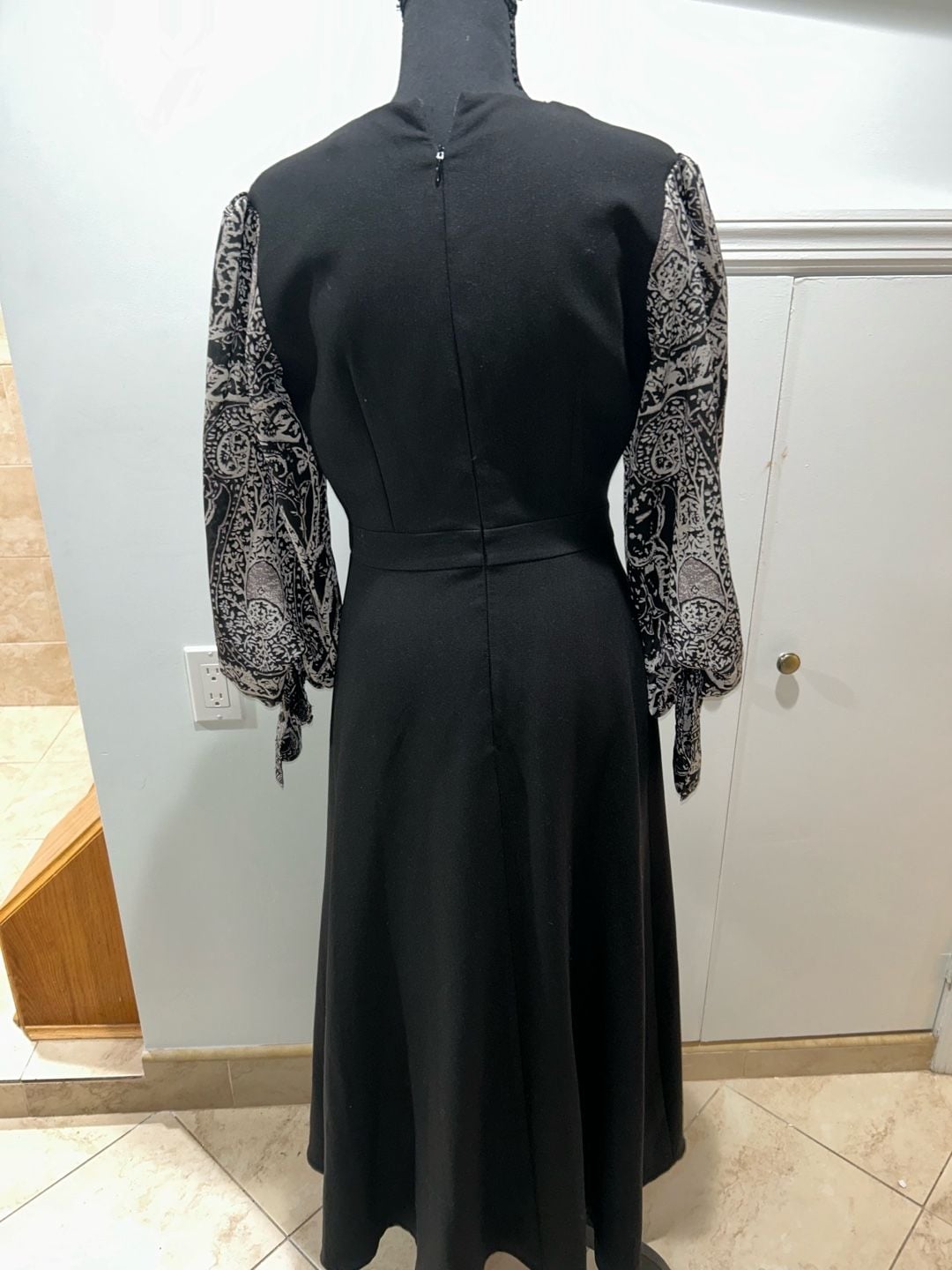 Margot & Clemence Long Sleeve Maxi Dress Size 4 Black White Paisley Accent 3