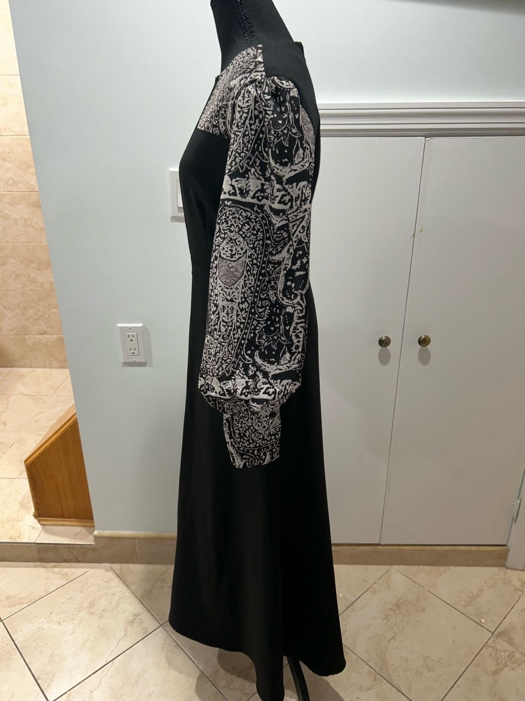 Margot & Clemence Long Sleeve Maxi Dress Size 4 Black White Paisley Accent 4