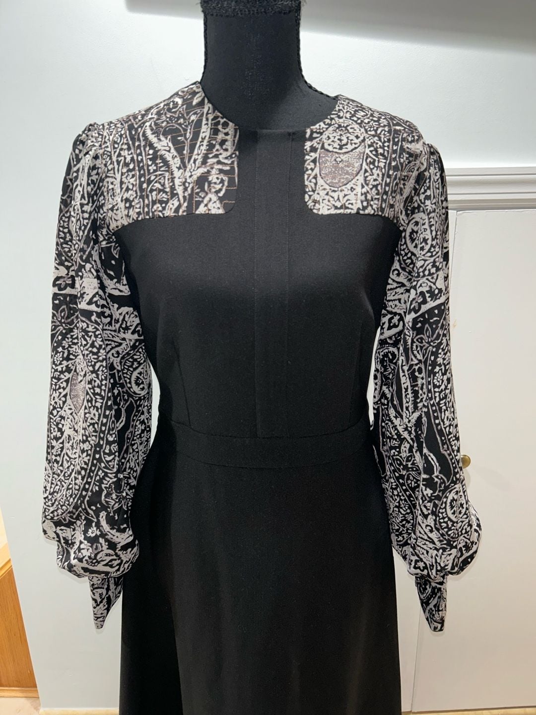 Margot & Clemence Long Sleeve Maxi Dress Size 4 Black White Paisley Accent 6