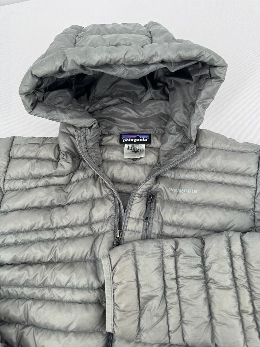 Patagonia Down Sweater Hoody Size XS Gray Puffer Jacket Men’s 2