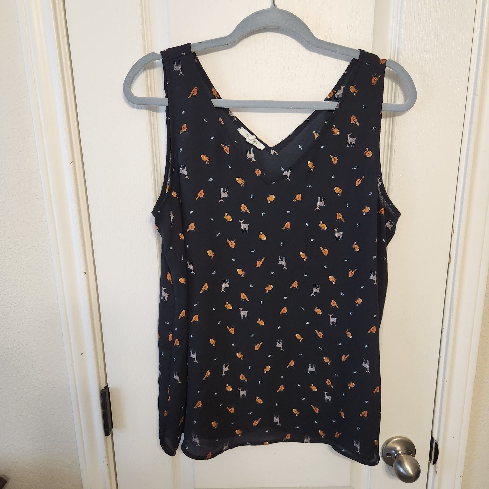 Women's Sleeveless Animal Print V-Neck Blouse 3