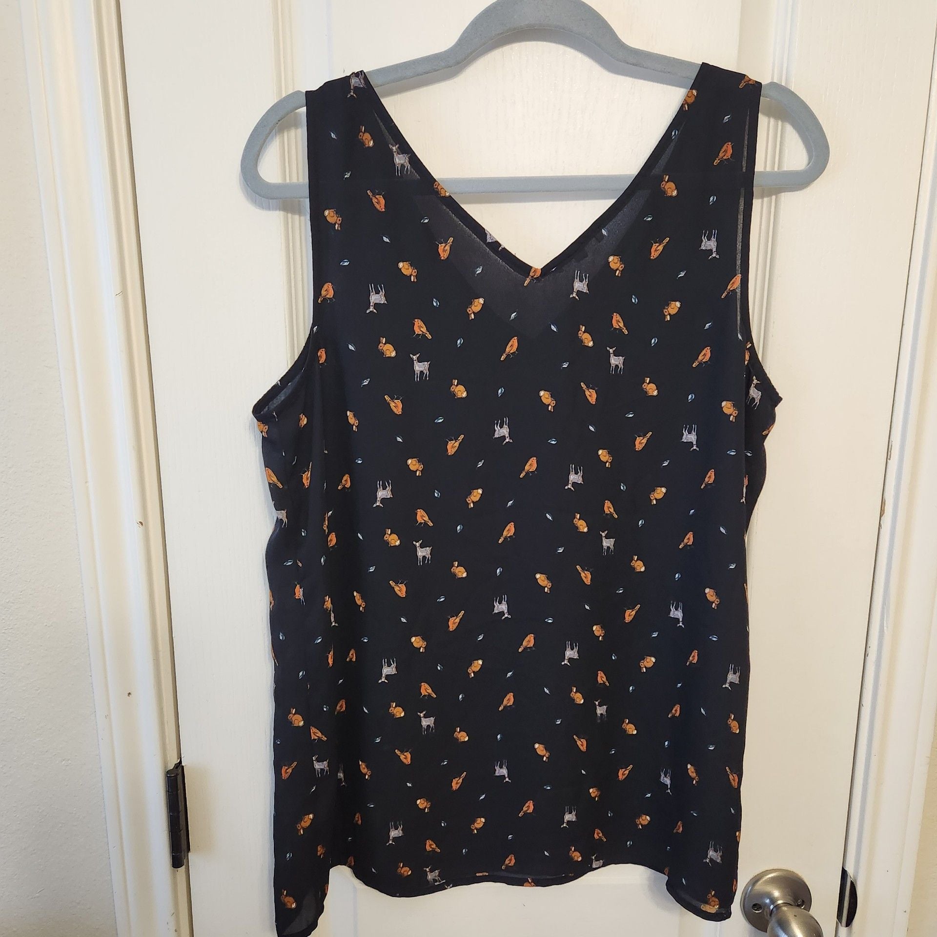 Women's Sleeveless Animal Print V-Neck Blouse 7