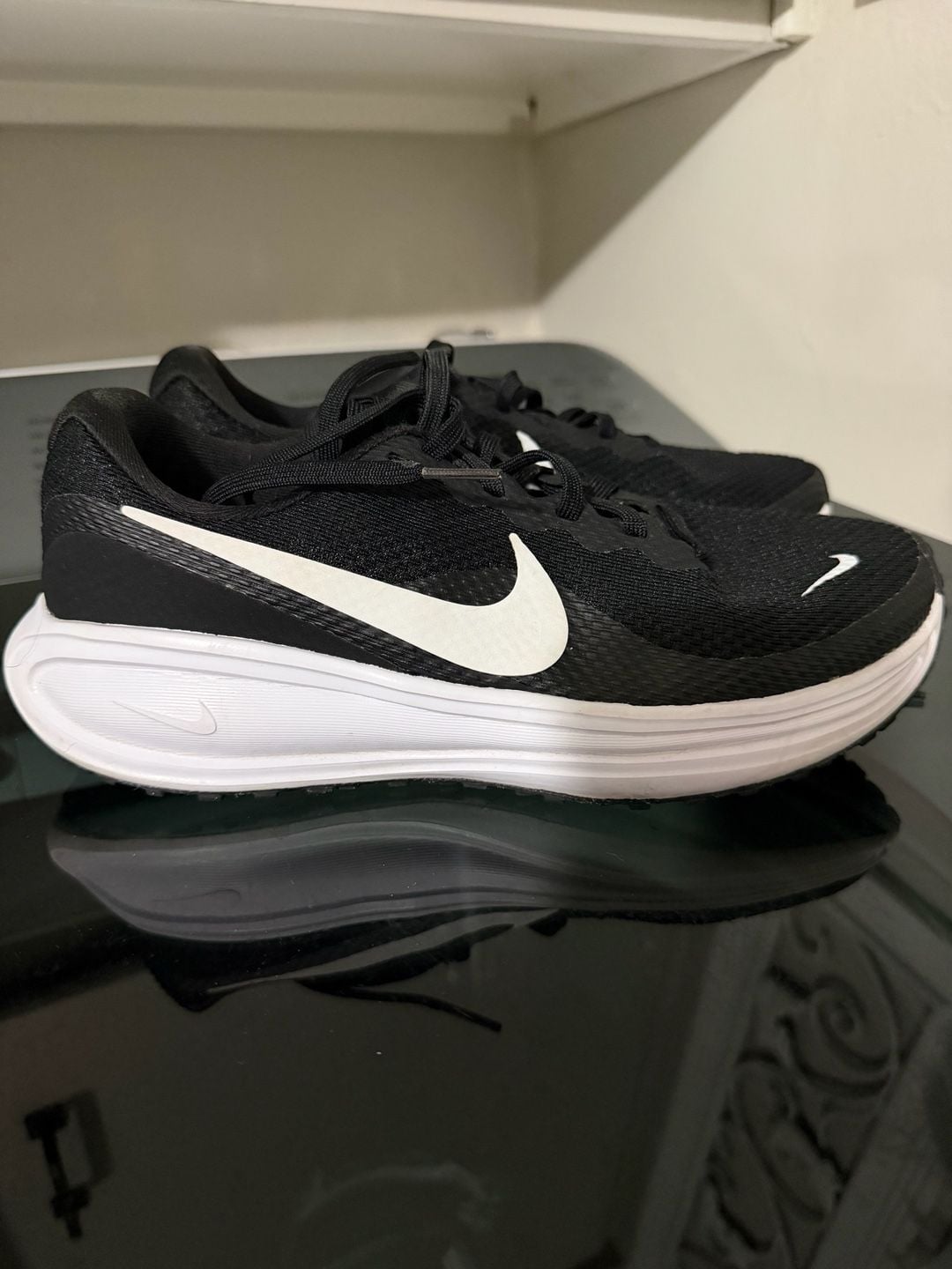 Nike Revolution 8 Size 7 Black White Running Shoes 2