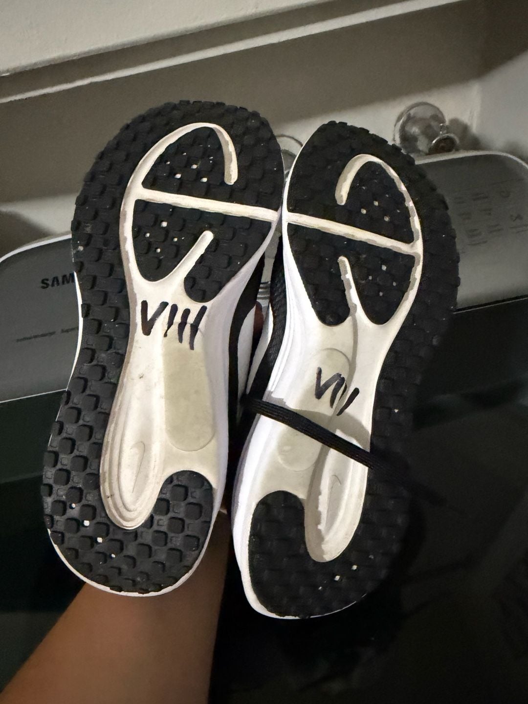 Nike Revolution 8 Size 7 Black White Running Shoes 5