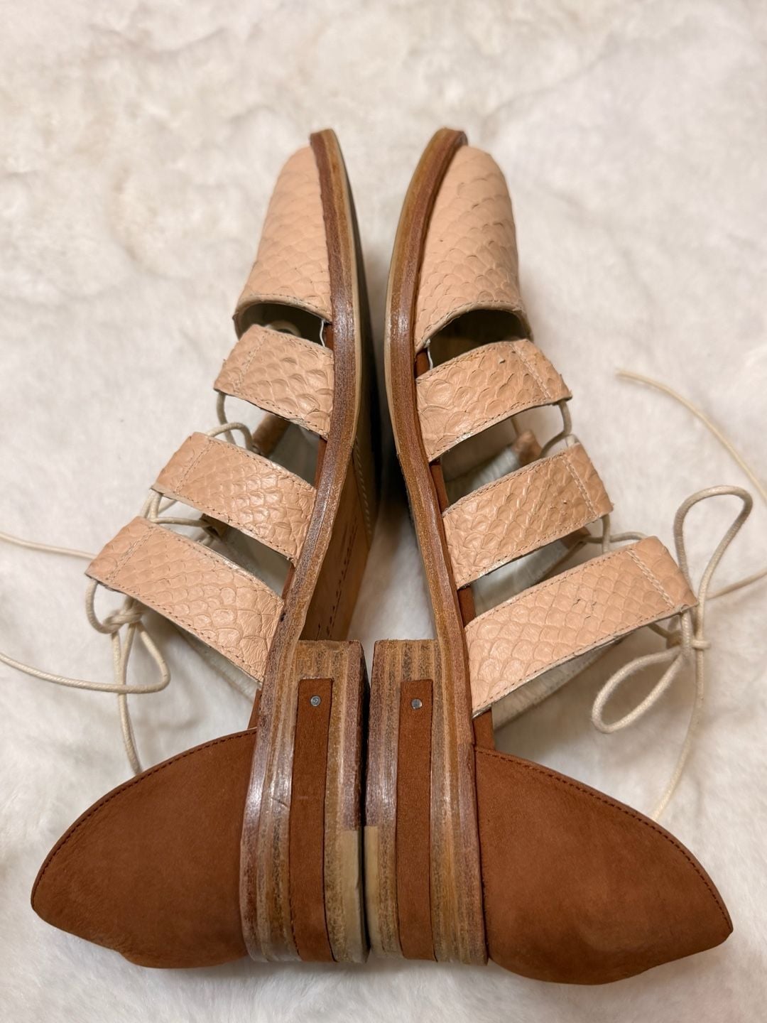 Freda Salvador Lace Up Snake Leather Flats Beige Brown Sandals 7