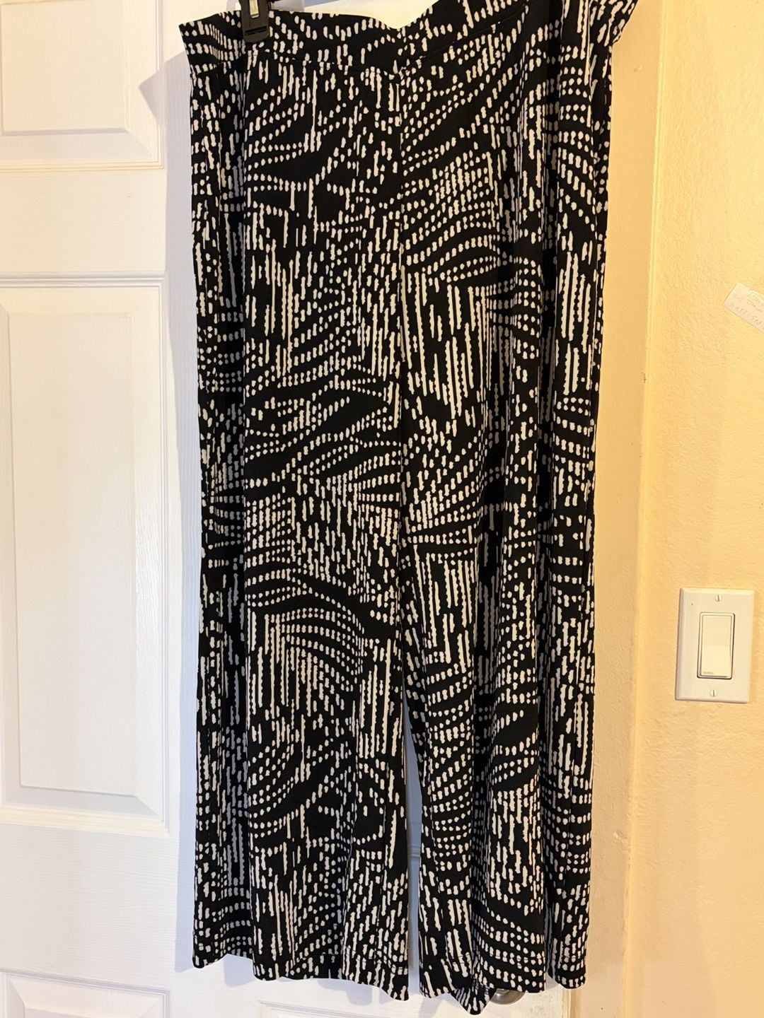 Chico's Travelers Pants Size 3 Black White Printed Wide Leg 2