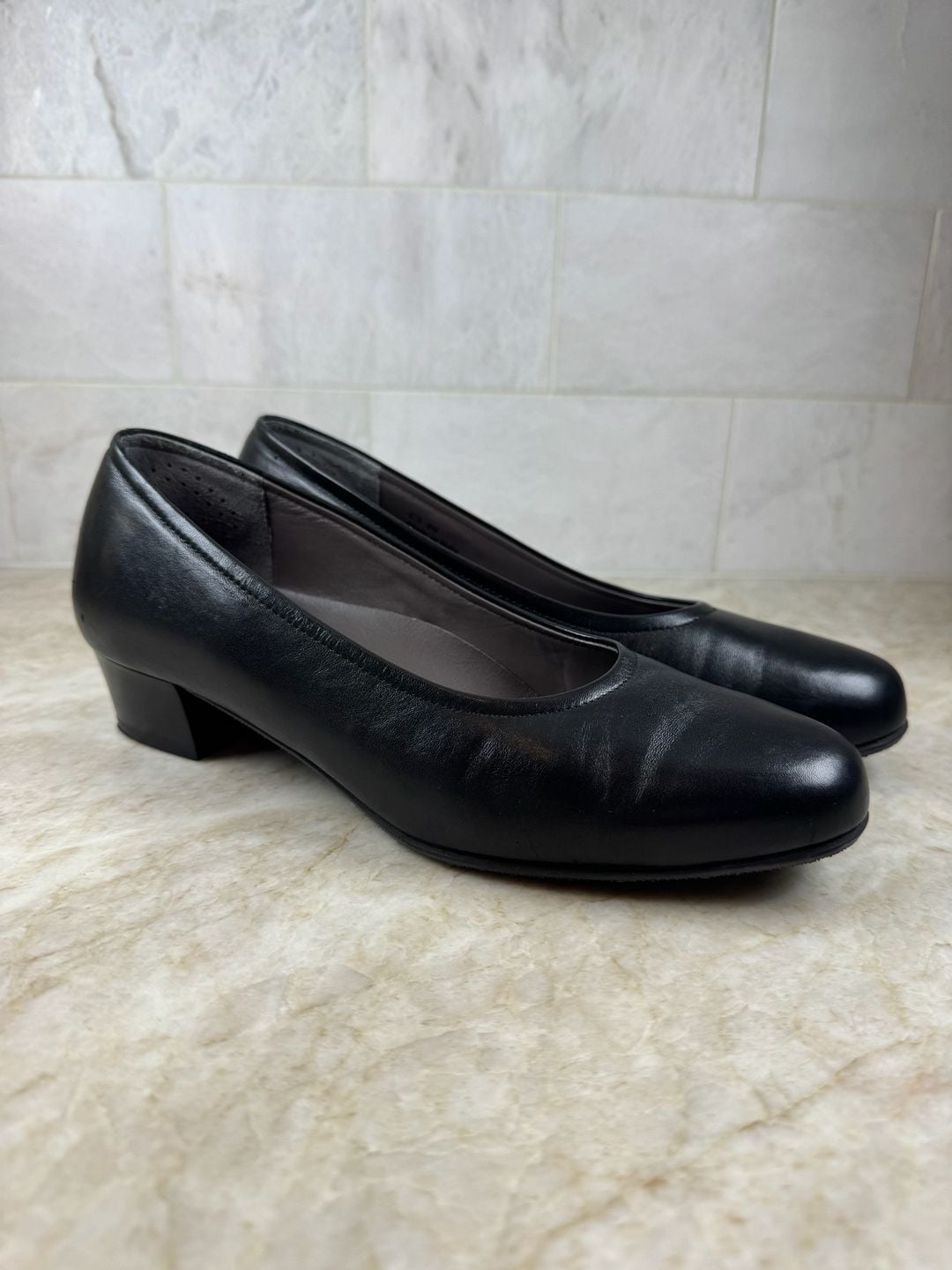 SAS Women’s Black Leather Round Toe Low Heel Pumps Size 8N Narrow Italy 3