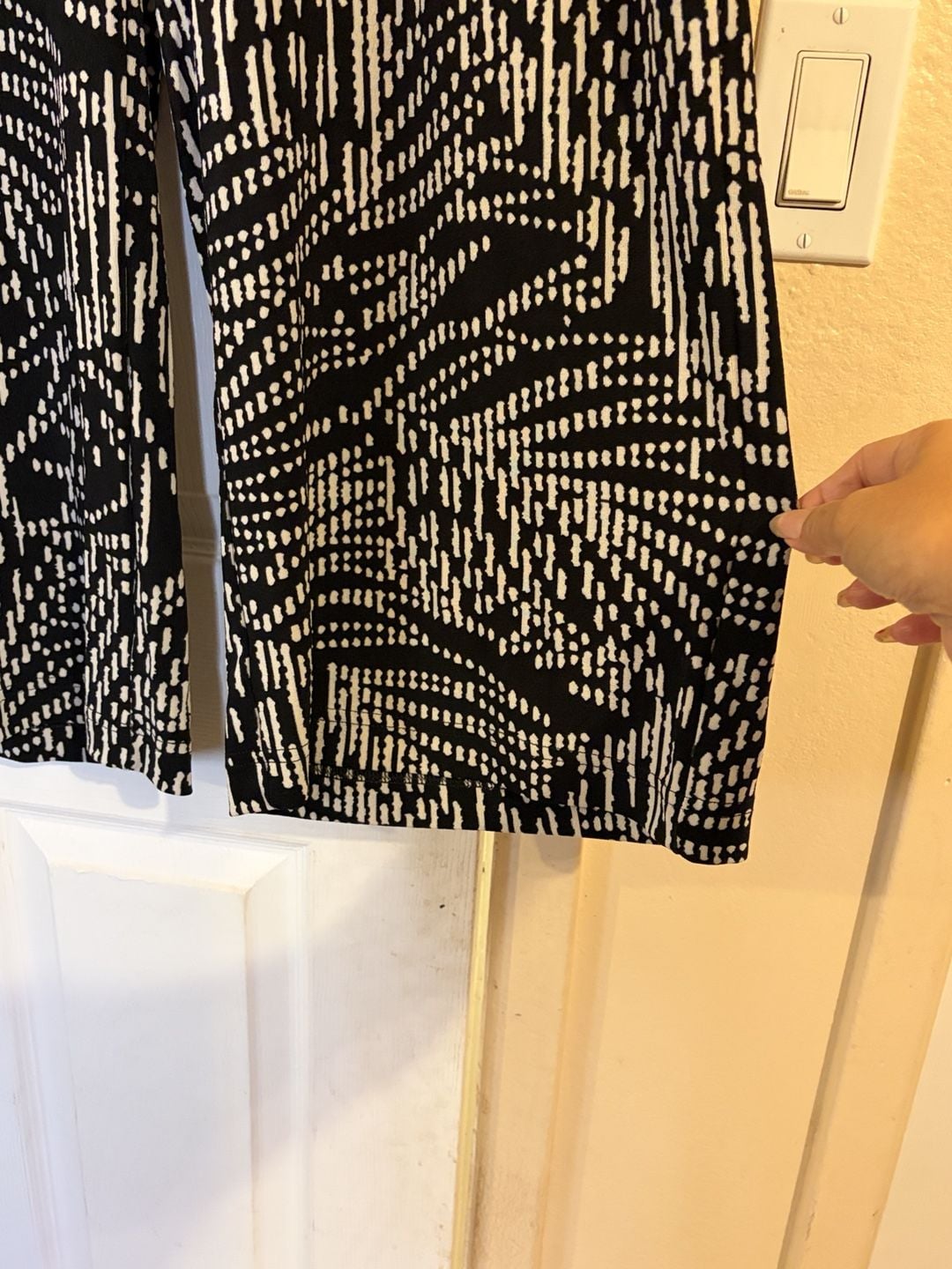 Chico's Travelers Pants Size 3 Black White Printed Wide Leg 4