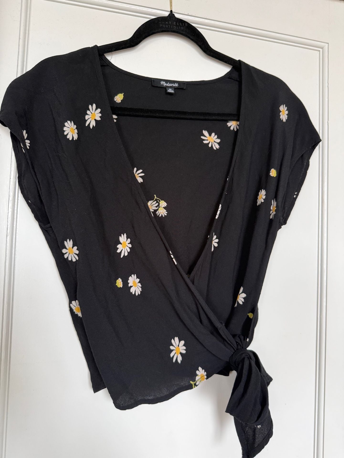 Madewell Sash-Tie Wrap Top Size XS Black Lazy Daisies Floral 1