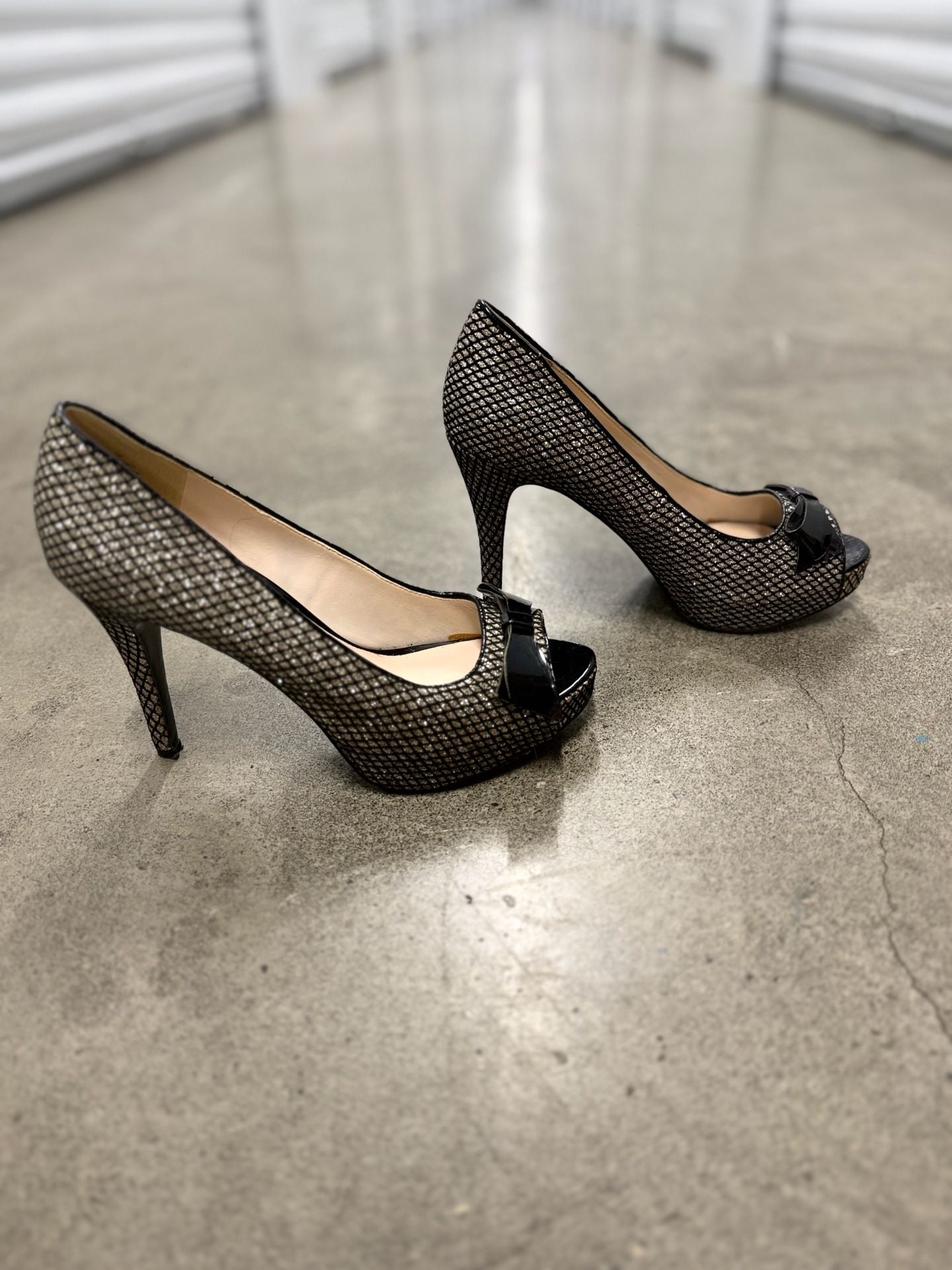 Nine West Peep Toe Heels Size 7.5 Black Gold Glitter 3