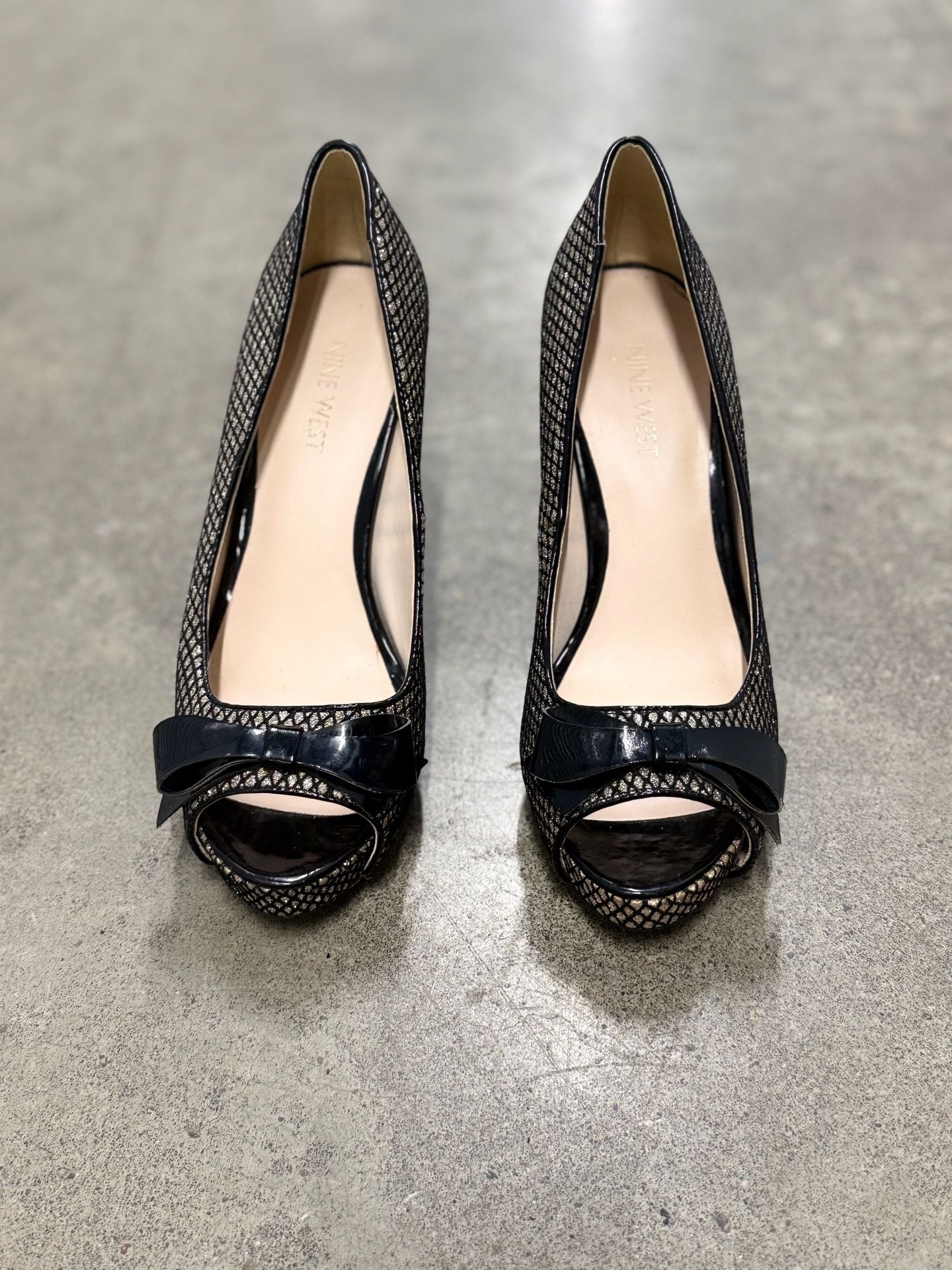 Nine West Peep Toe Heels Size 7.5 Black Gold Glitter 4