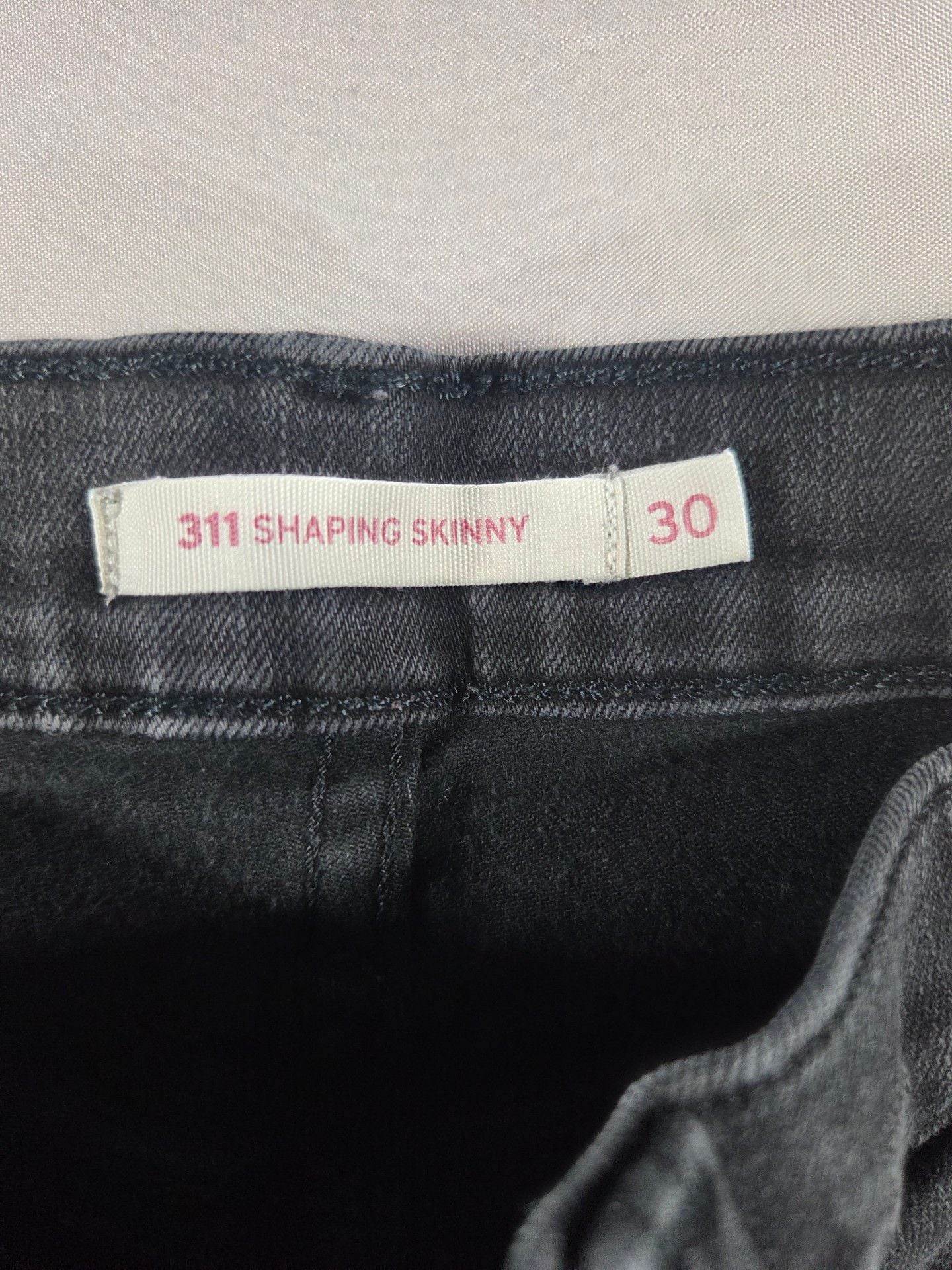 Levi's 311 Shaping Skinny Jeans Size 30 Black Denim 4