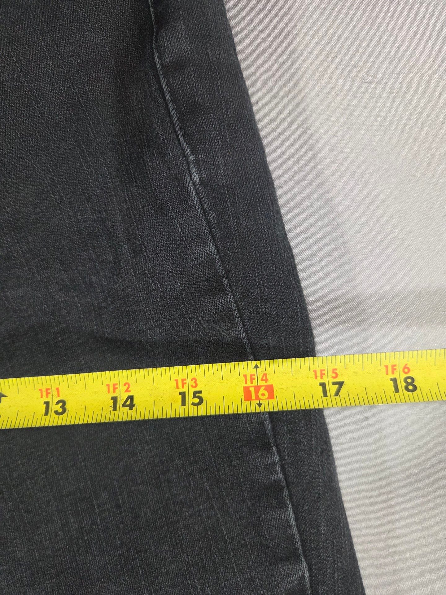 Levi's 311 Shaping Skinny Jeans Size 30 Black Denim 14