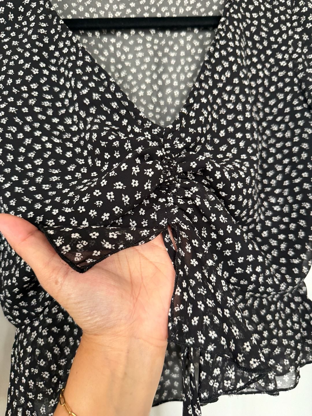 Divided H&M Floral Blouse Size M Black White V-Neck Tie Front Peplum 3