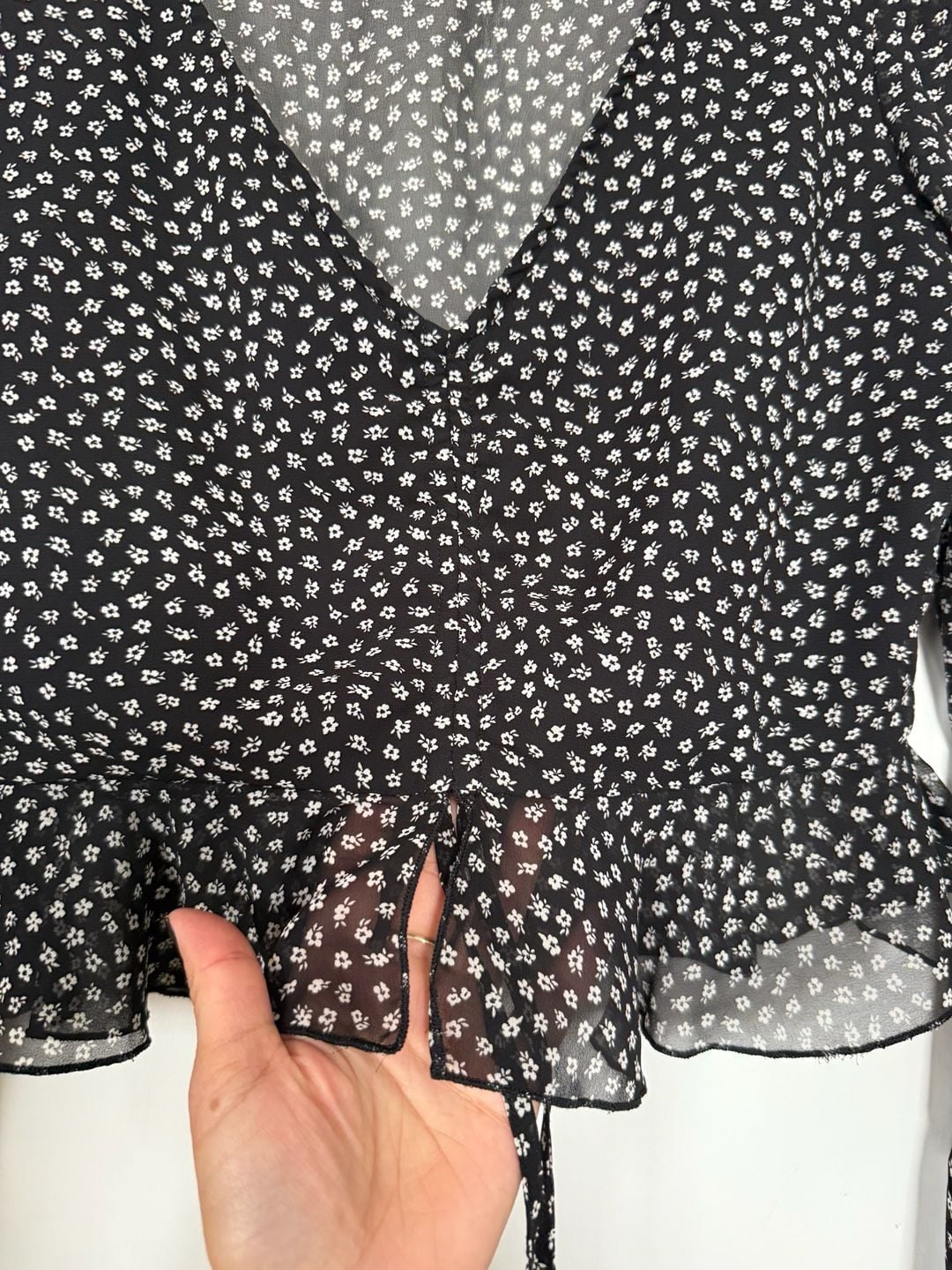 Divided H&M Floral Blouse Size M Black White V-Neck Tie Front Peplum 4