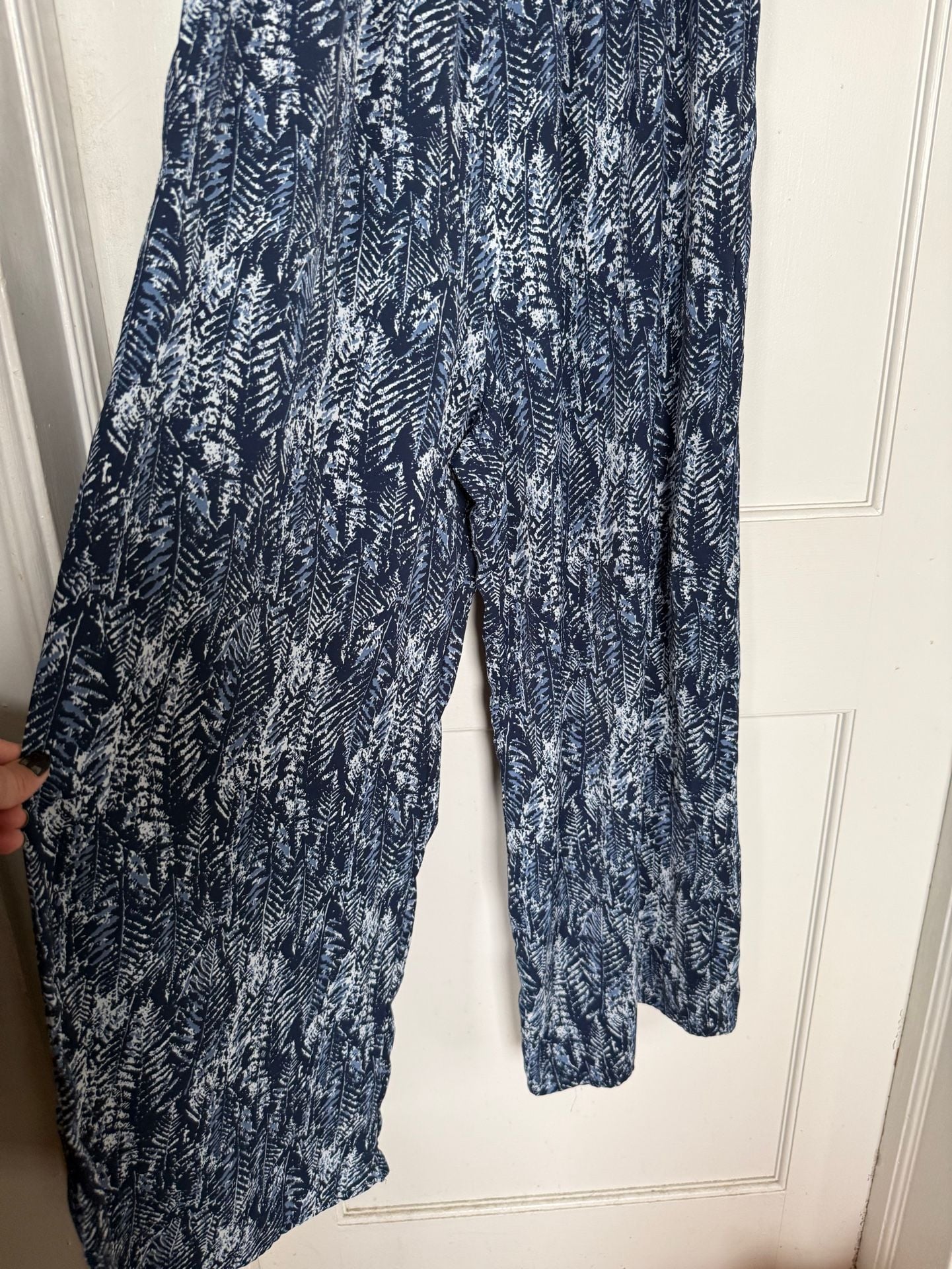 Lush Jumpsuit Blue White Fern Print Short Sleeve Smocked Pockets 3