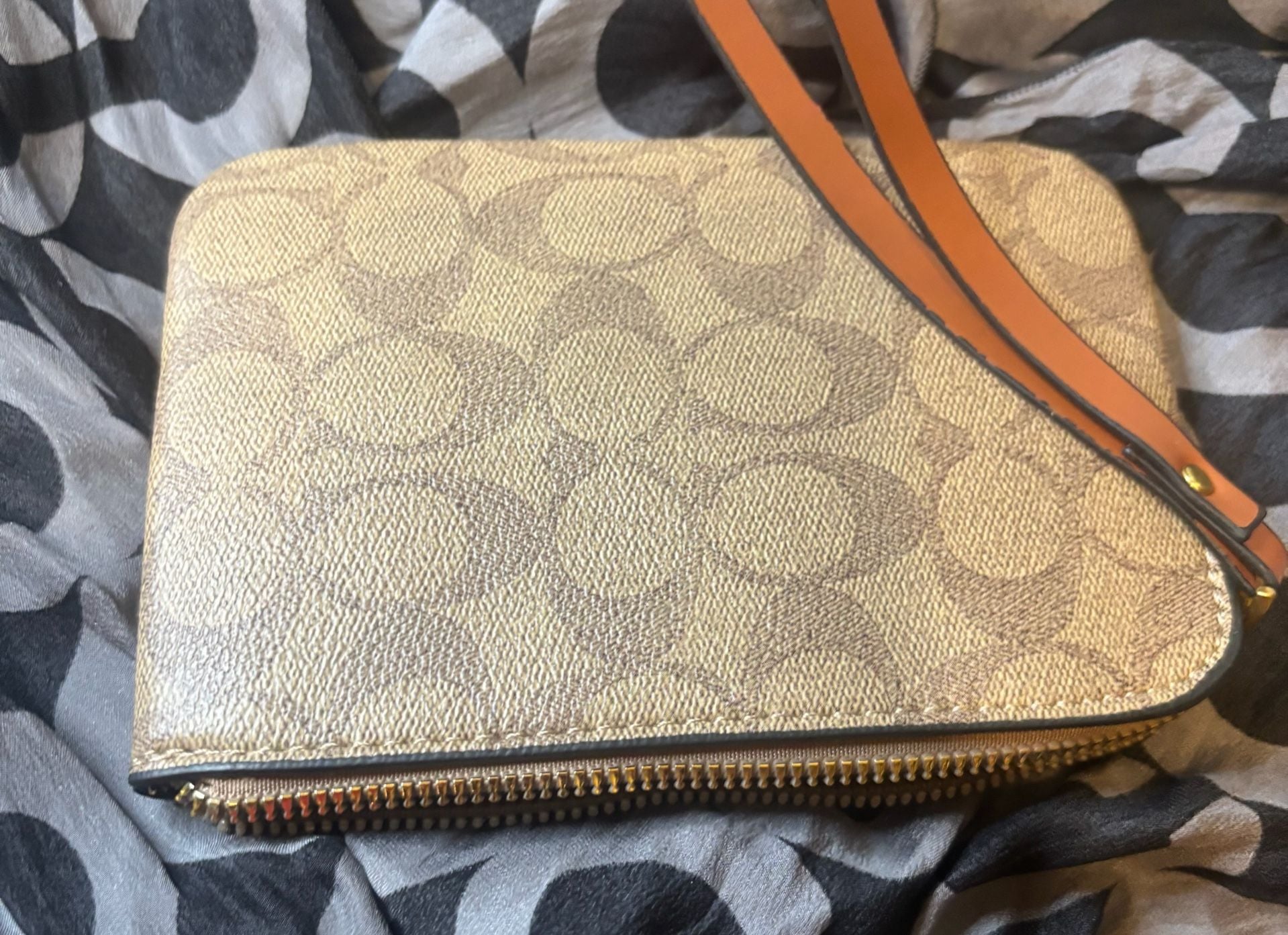 Coach Disney Donald Duck Signature Canvas Corner Zip Wristlet 2