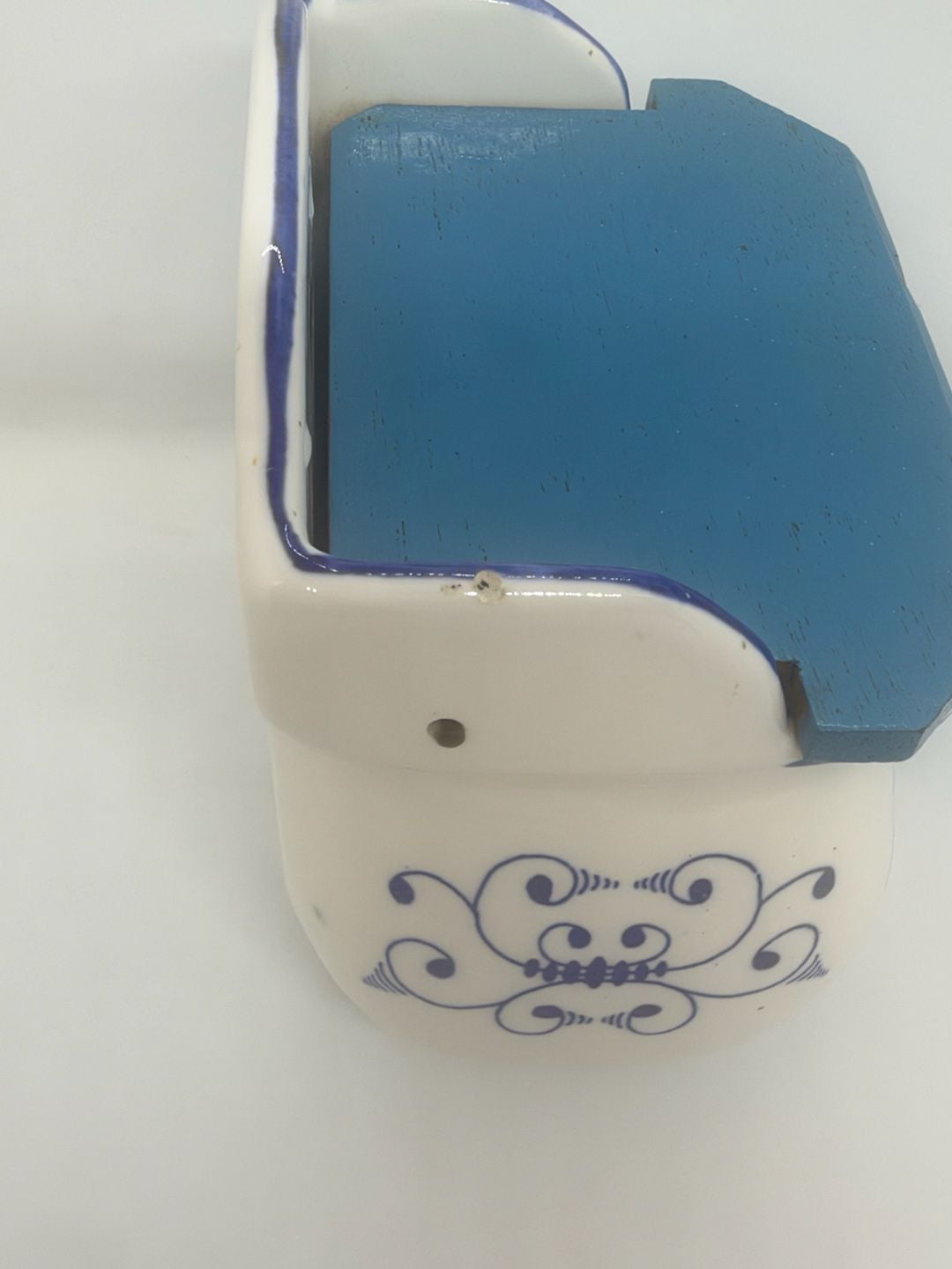 Royal Sealy Heritage Salt Box Ceramic Blue Onion Wood Lid Vintage 1950s 9