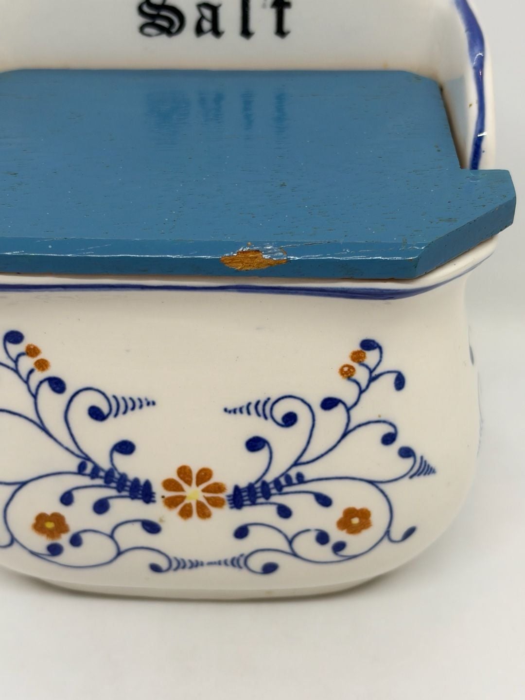 Royal Sealy Heritage Salt Box Ceramic Blue Onion Wood Lid Vintage 1950s 8