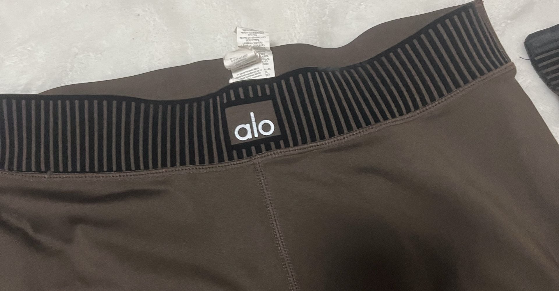 Alo Yoga Airbrush Heart Throb Legging Size M Brown 4