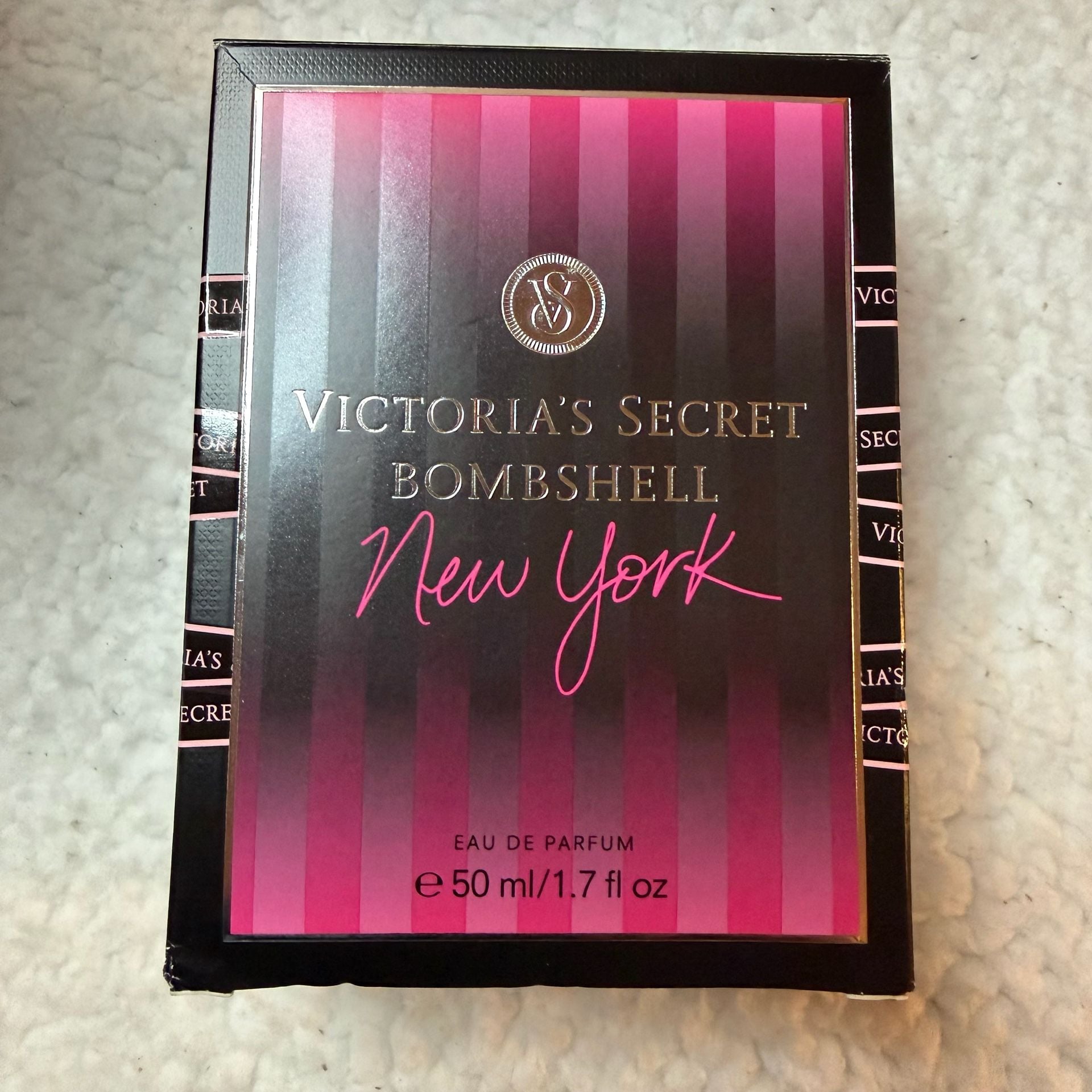 Victoria's Secret Bombshell New York Eau de Parfum 50 ml / 1.7 fl oz 1