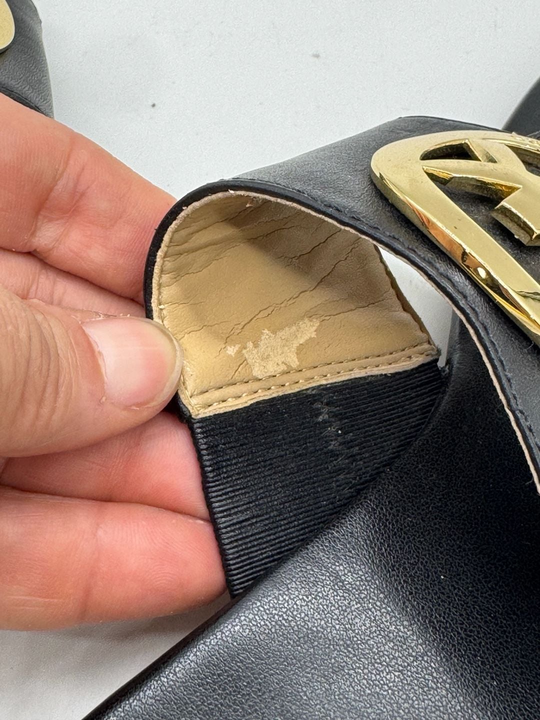 Michael Kors Thong Sandals Size 7.5 Black  8