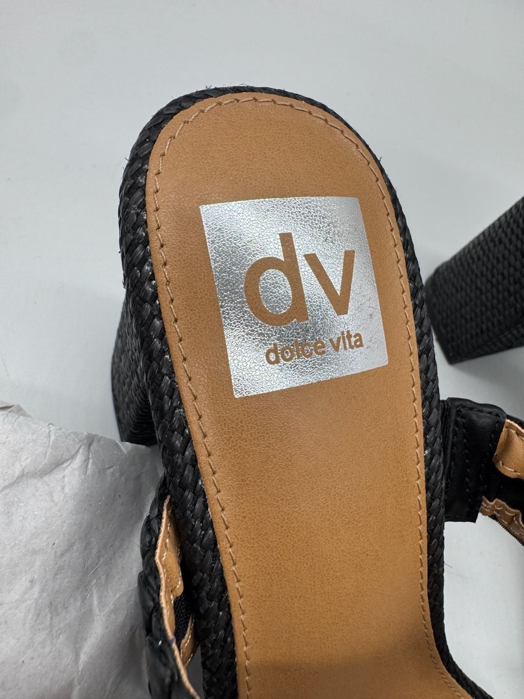 NWOT - DV Dolce Vita Hadlin Size 7.5 Black Woven Block Heel Sandals 4