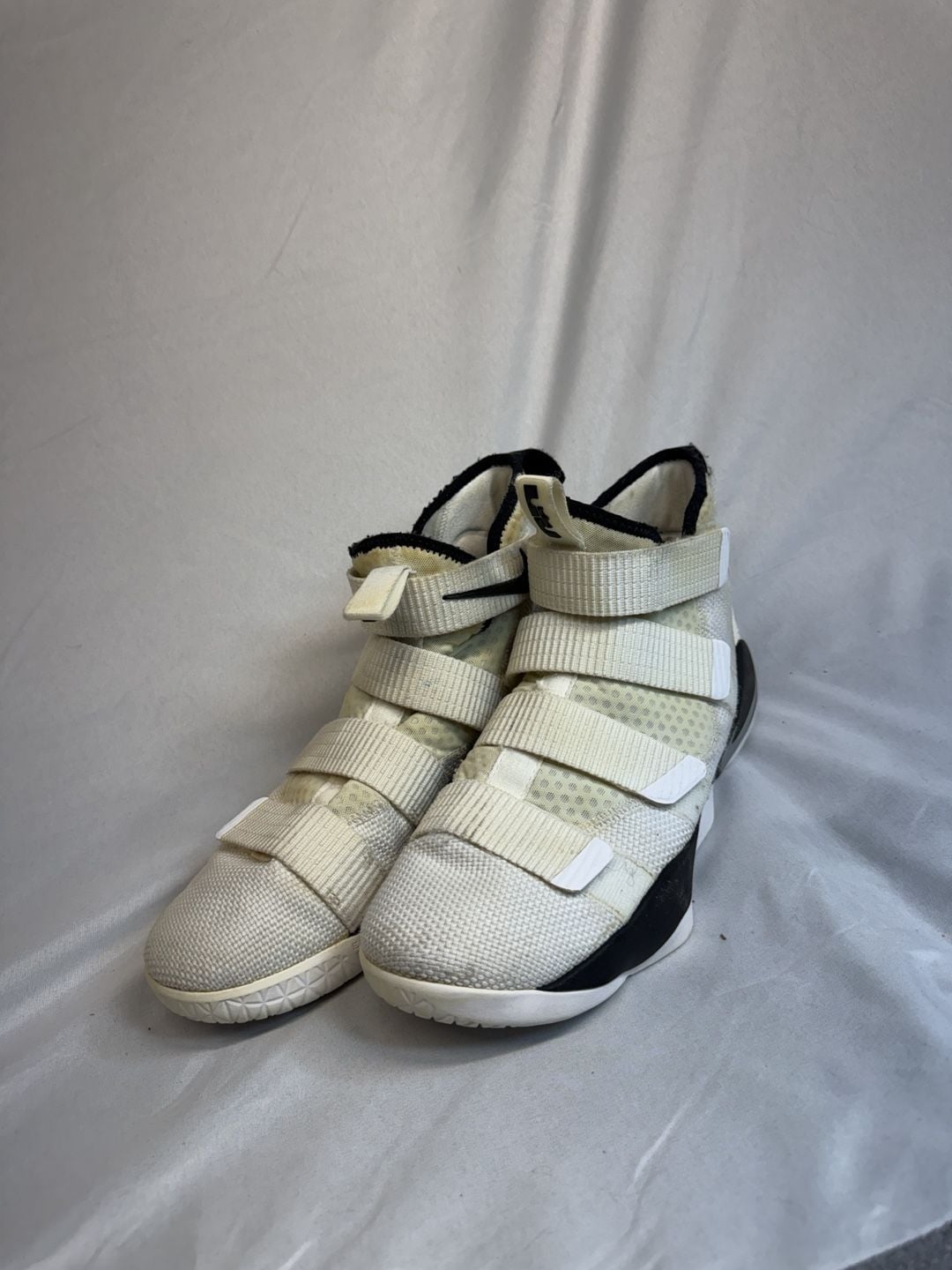 Nike LeBron Soldier 11 Size 9.5 White Black Basketball Shoes 943155-106 4
