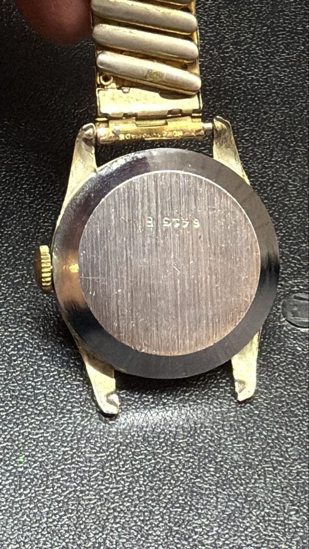 Windsor Geneva Vintage Swiss Antimagnetic Mechanical Watch needs pin in band 3