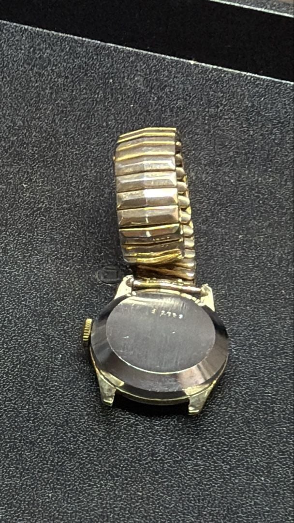 Windsor Geneva Vintage Swiss Antimagnetic Mechanical Watch needs pin in band 5