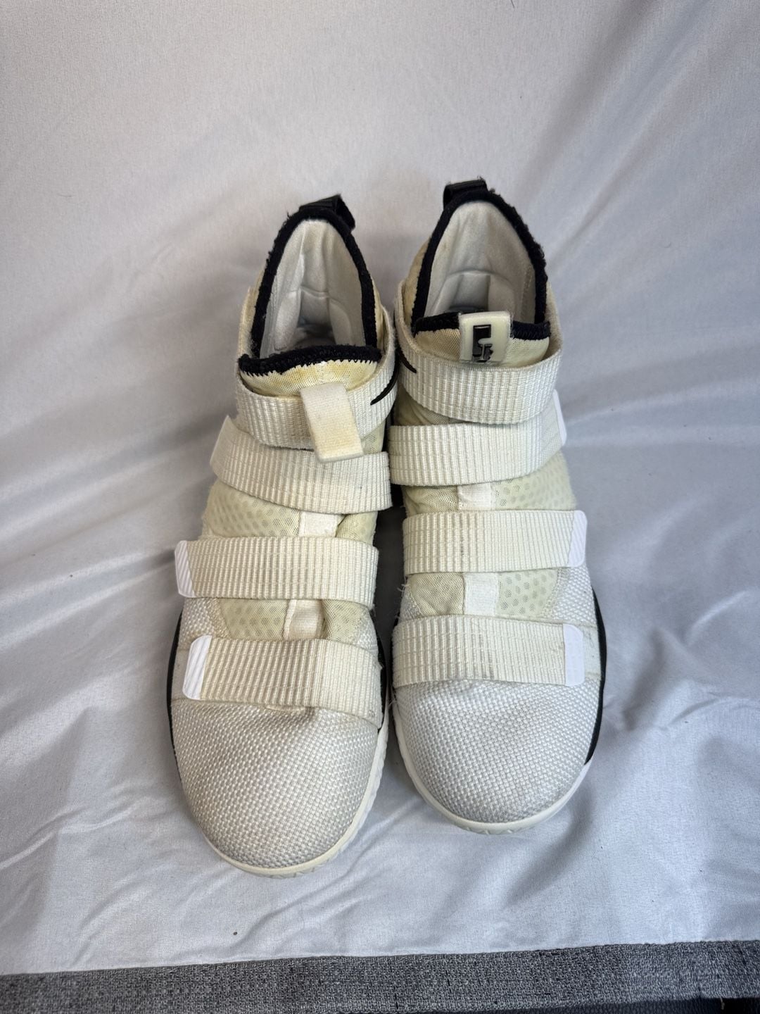 Nike LeBron Soldier 11 Size 9.5 White Black Basketball Shoes 943155-106 6