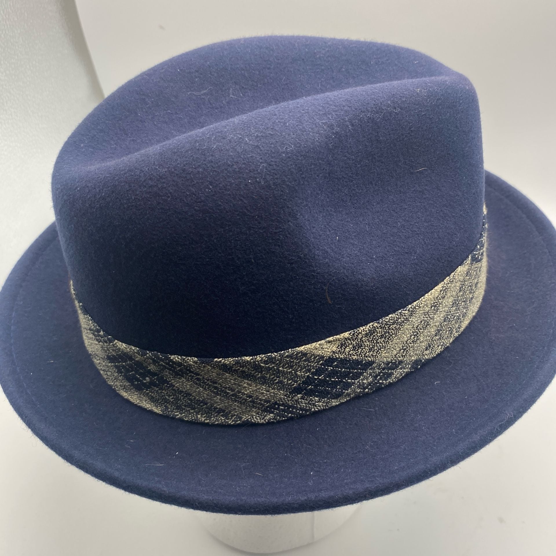 Montique International Fedora Hat Size S Blue Plaid Band Feather 5