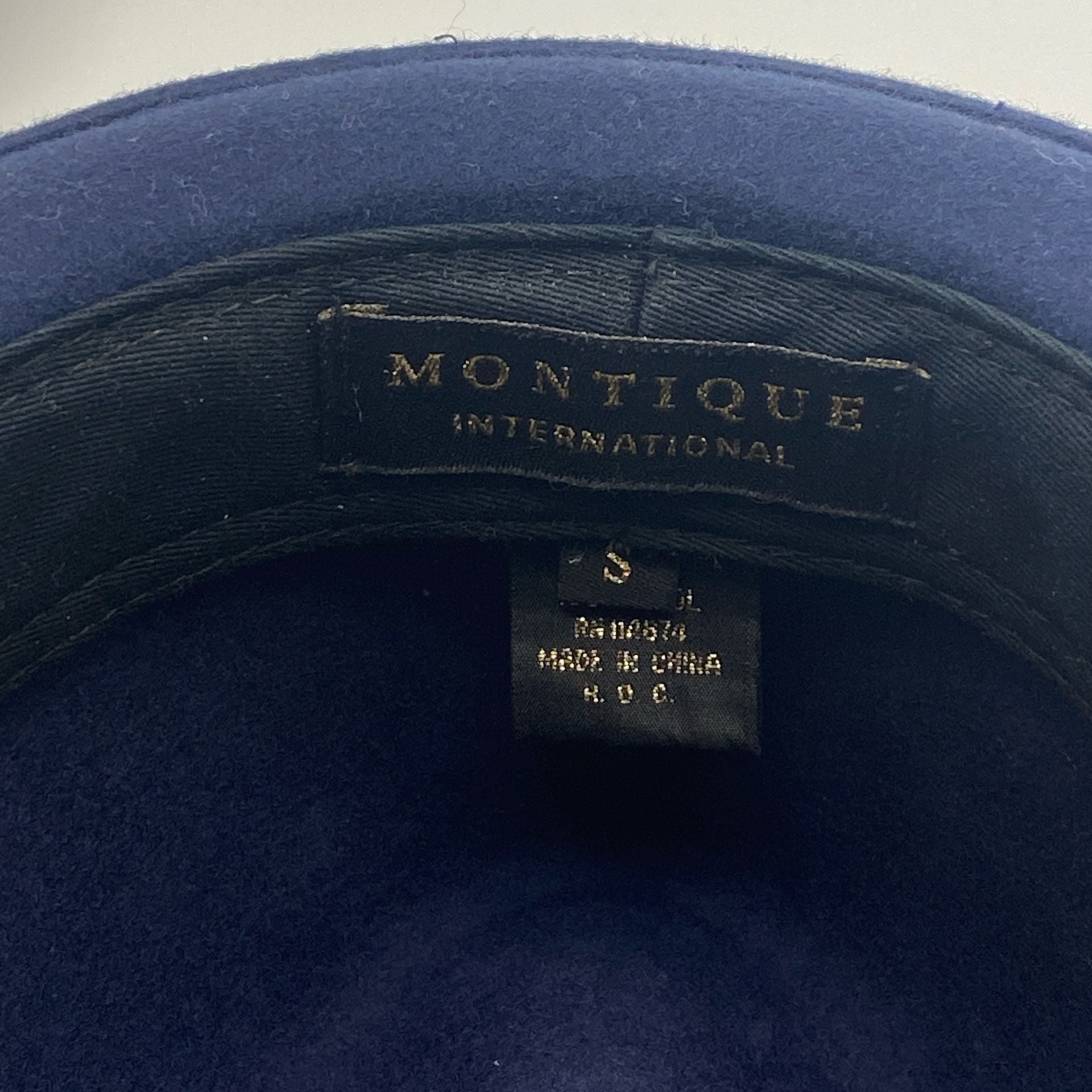 Montique International Fedora Hat Size S Blue Plaid Band Feather 7